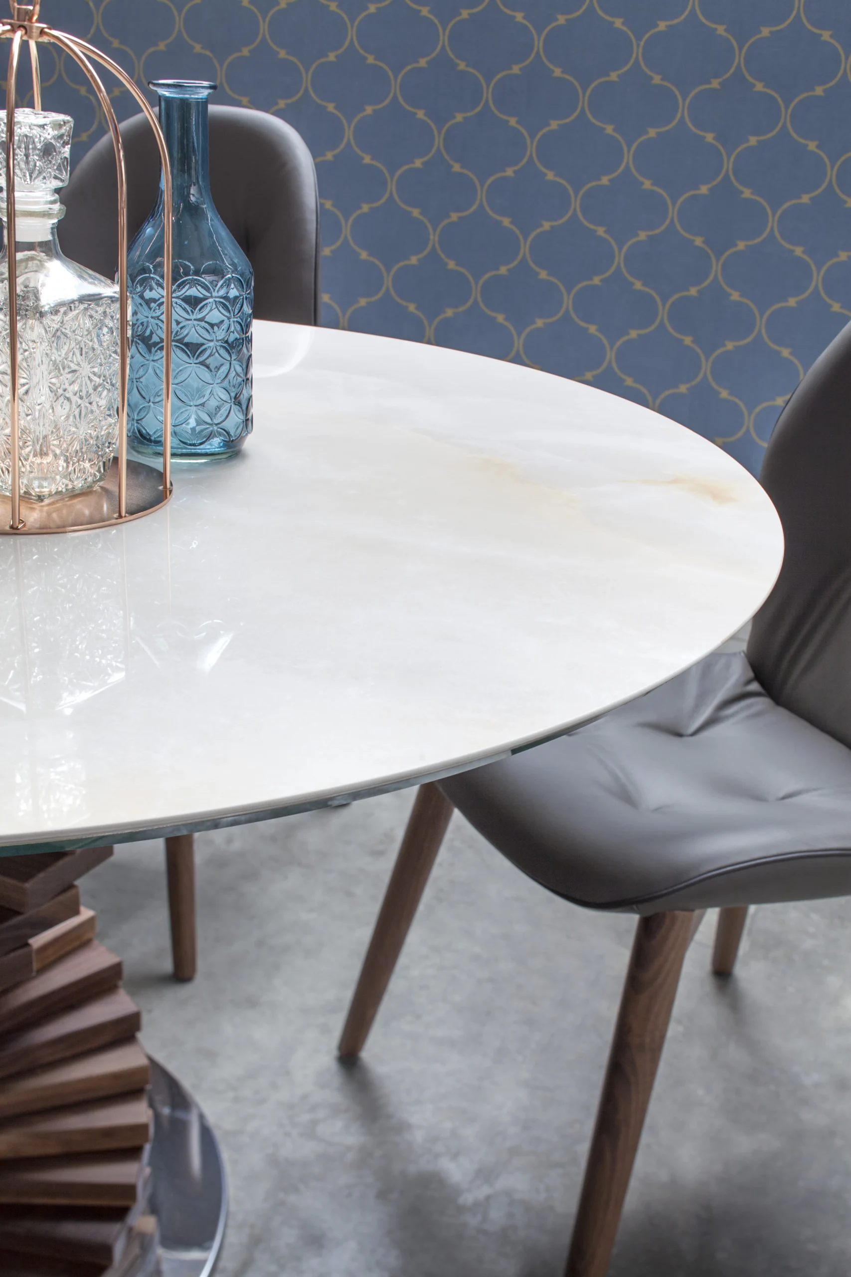 WŁOSKI STÓŁ JADALNIANY okrągły, unikatowa, designerska podstawa w kształcie spirali, nowoczesny styl, piękny WŁOSKI STÓŁ JADALNIANY okrągły, unikatowa, designerska podstawa w kształcie spirali, nowoczesny styl, piękny