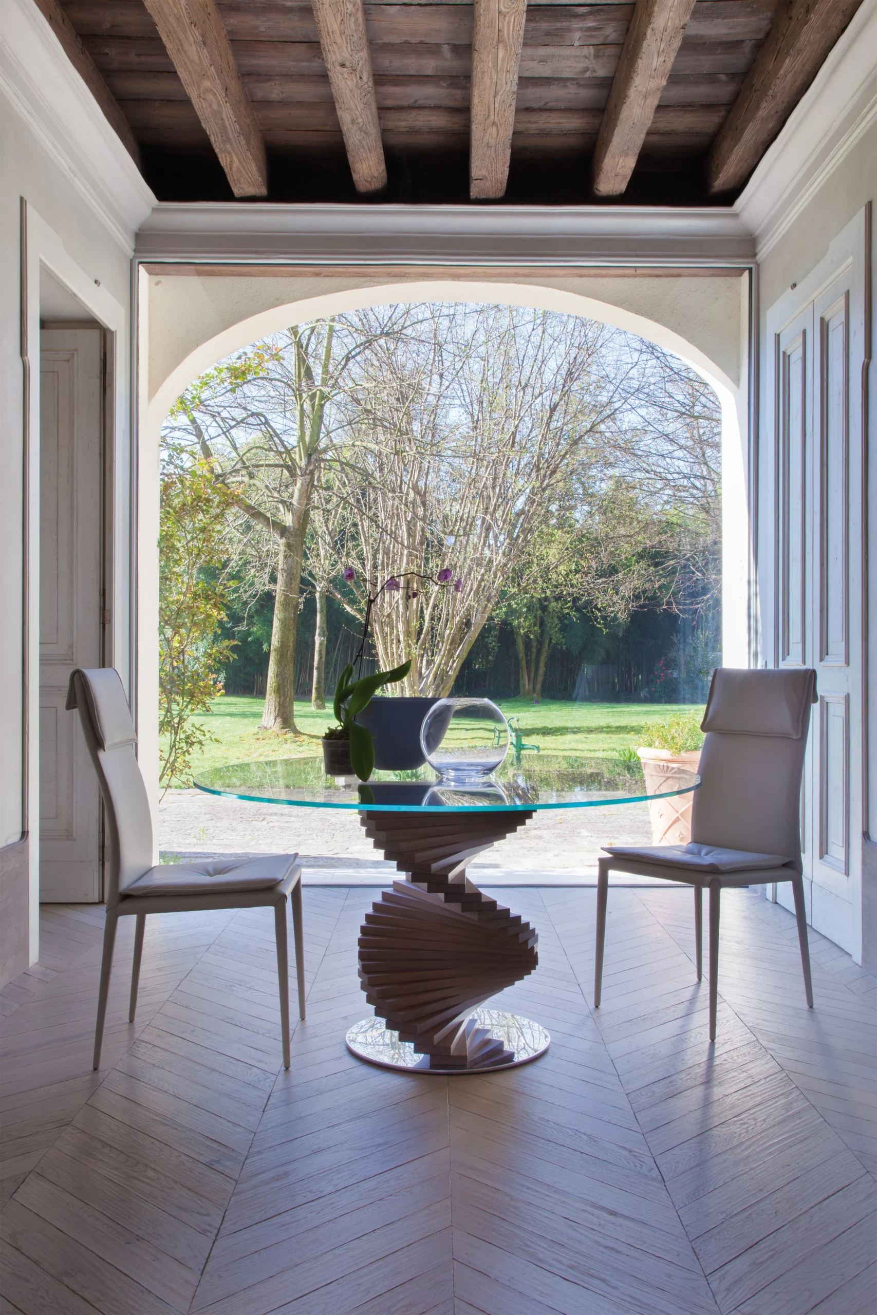 WŁOSKI STÓŁ JADALNIANY okrągły, unikatowa, designerska podstawa w kształcie spirali, nowoczesny styl WŁOSKI STÓŁ JADALNIANY okrągły, unikatowa, designerska podstawa w kształcie spirali, nowoczesny styl