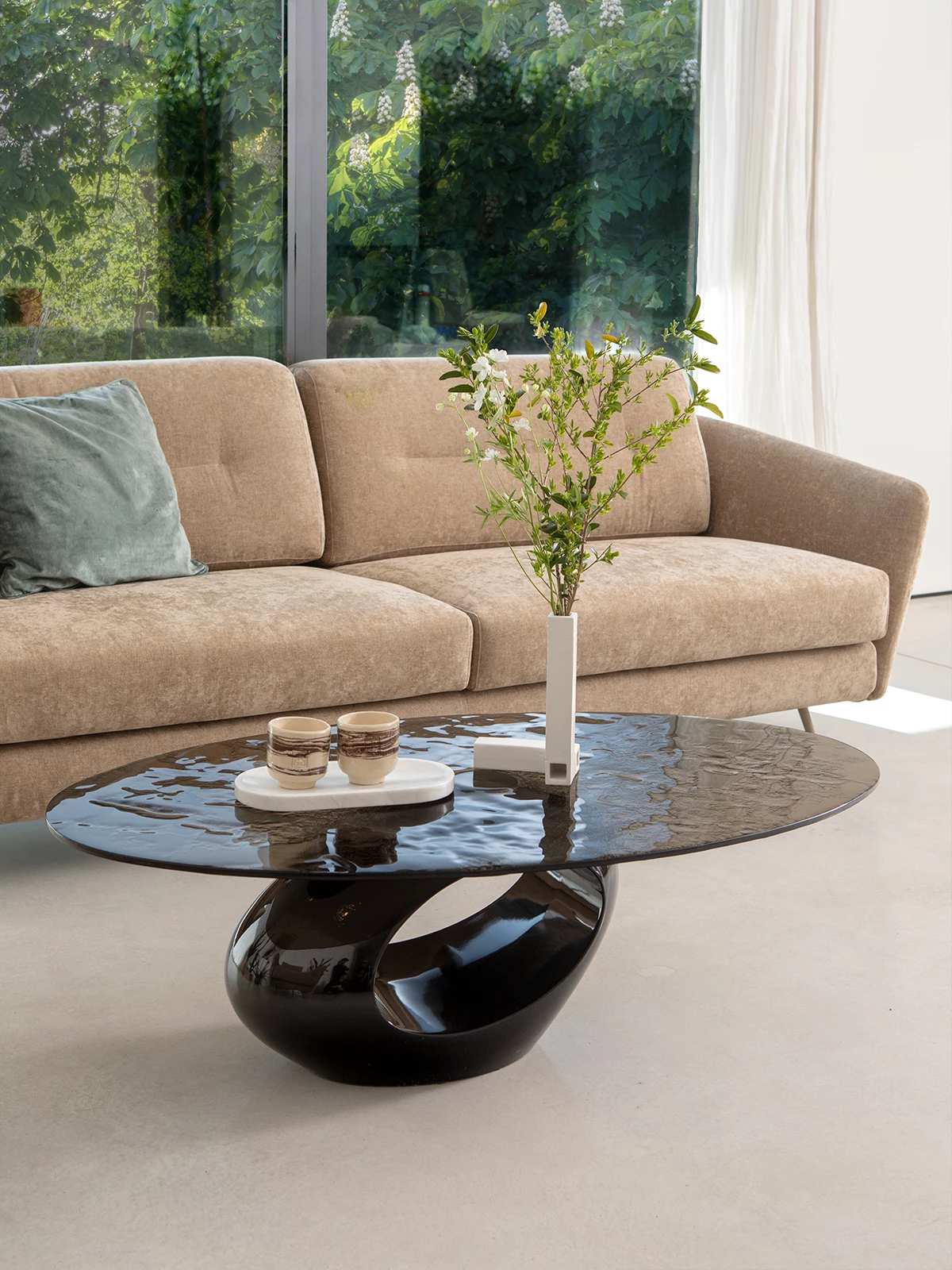 WŁOSKI STOLIK KAWOWY owalny, oryginalną podstawa z konglomeratu marmurowego, nowoczesny styl WŁOSKI STOLIK KAWOWY owalny, oryginalną podstawa z konglomeratu marmurowego, nowoczesny styl