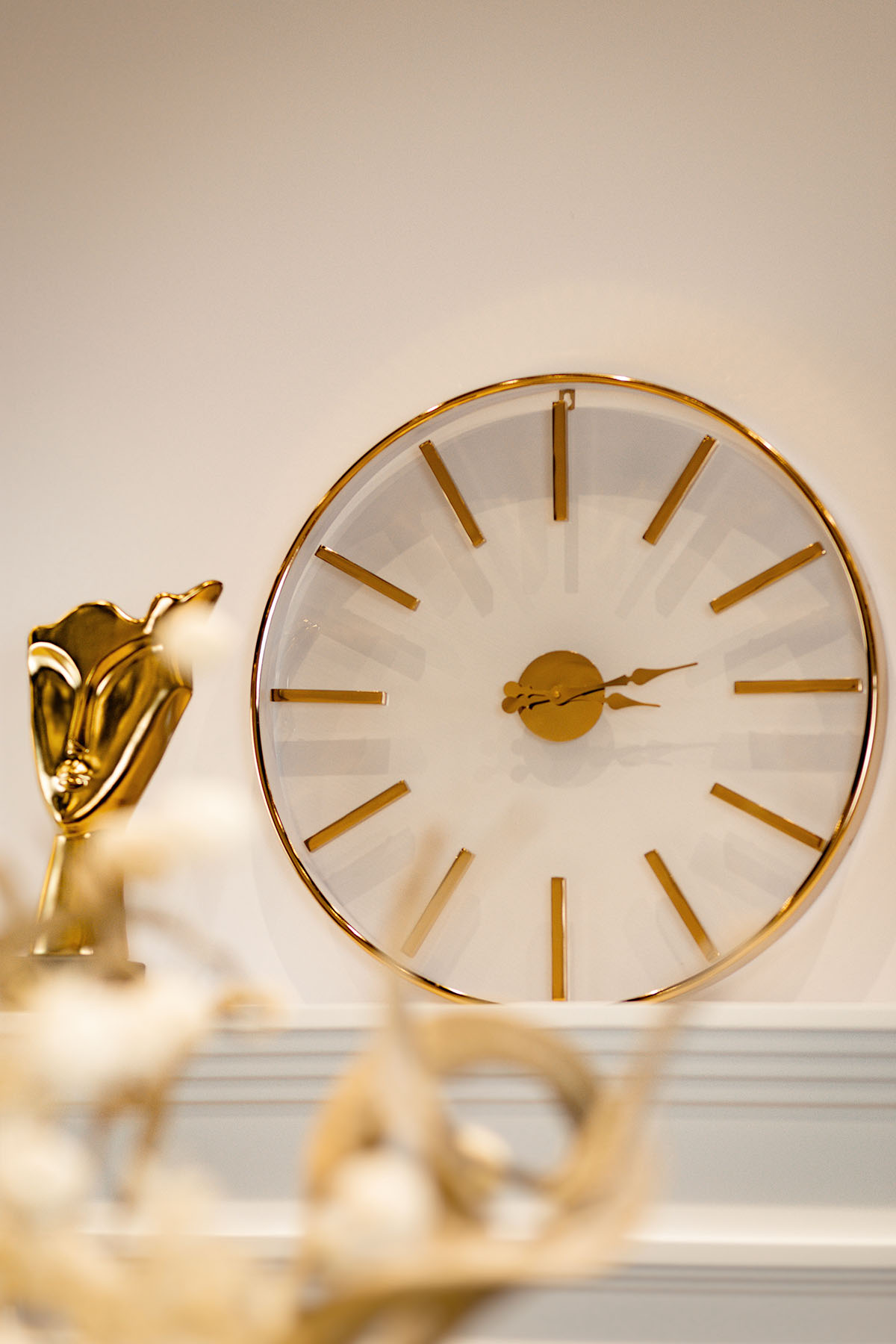 ZEGAR ŚCIENNY okrągły, złota stalowa rama, szklana tarcza styl glamour