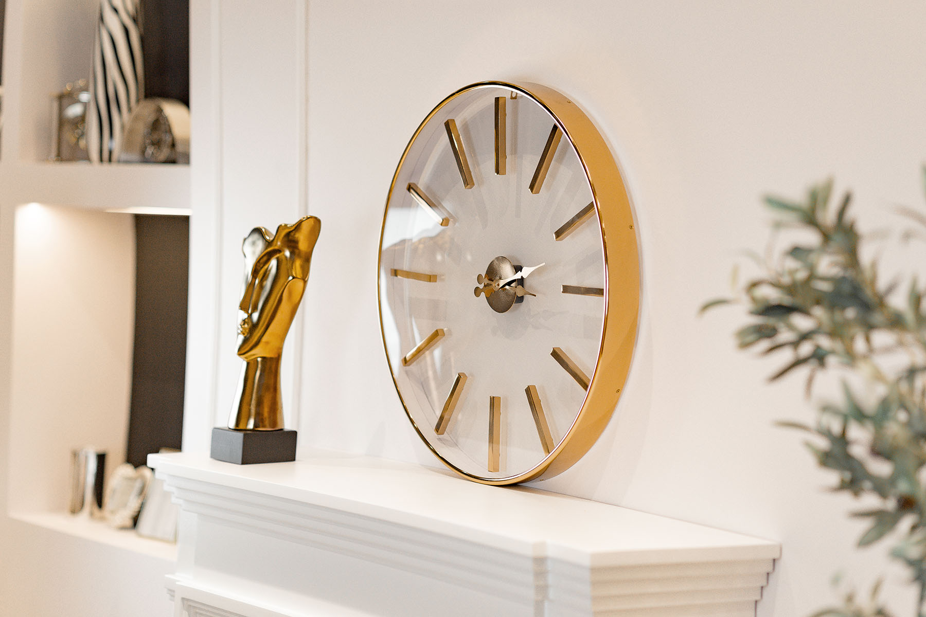 ZEGAR ŚCIENNY okrągły, złota stalowa rama, szklana tarcza styl glamour, elegancki