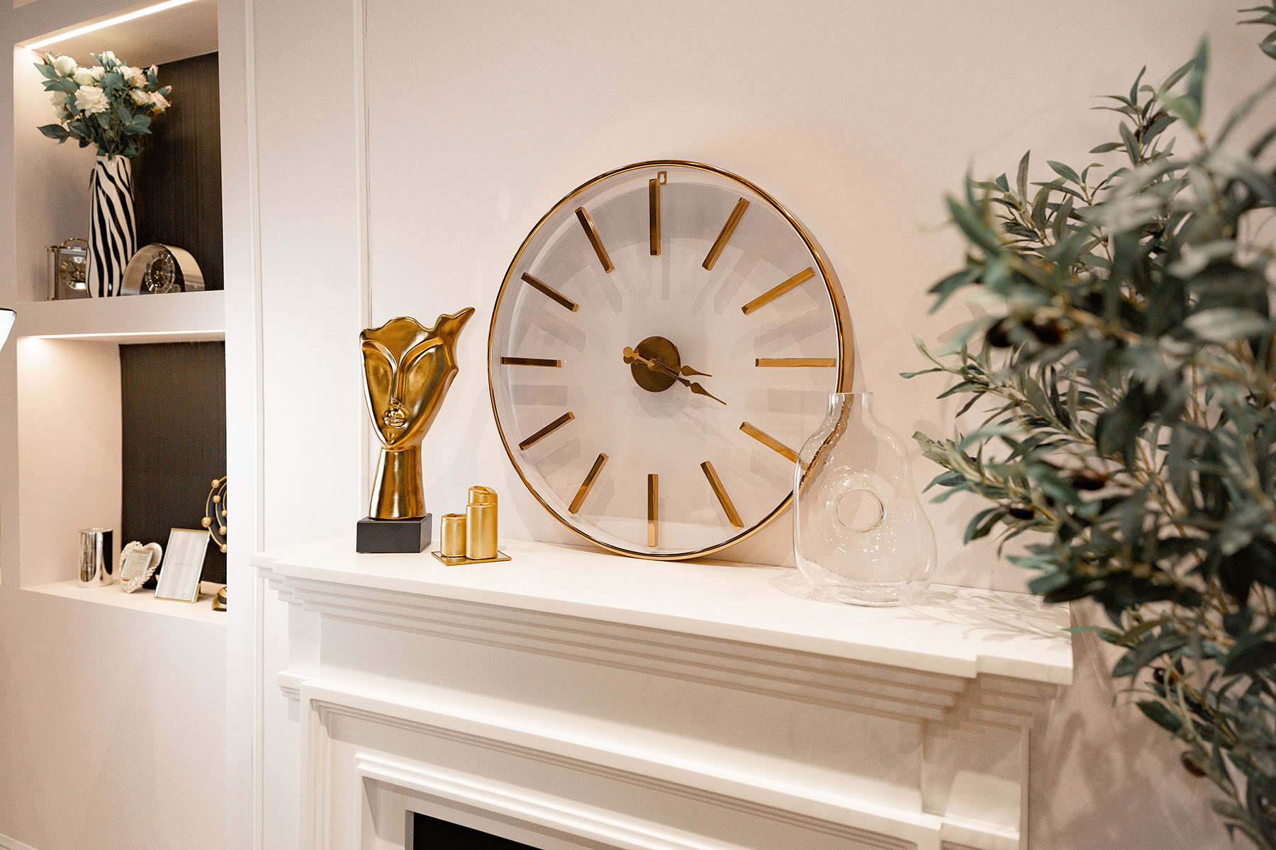 ZEGAR ŚCIENNY okrągły, złota stalowa rama, szklana tarcza styl glamour, piękny