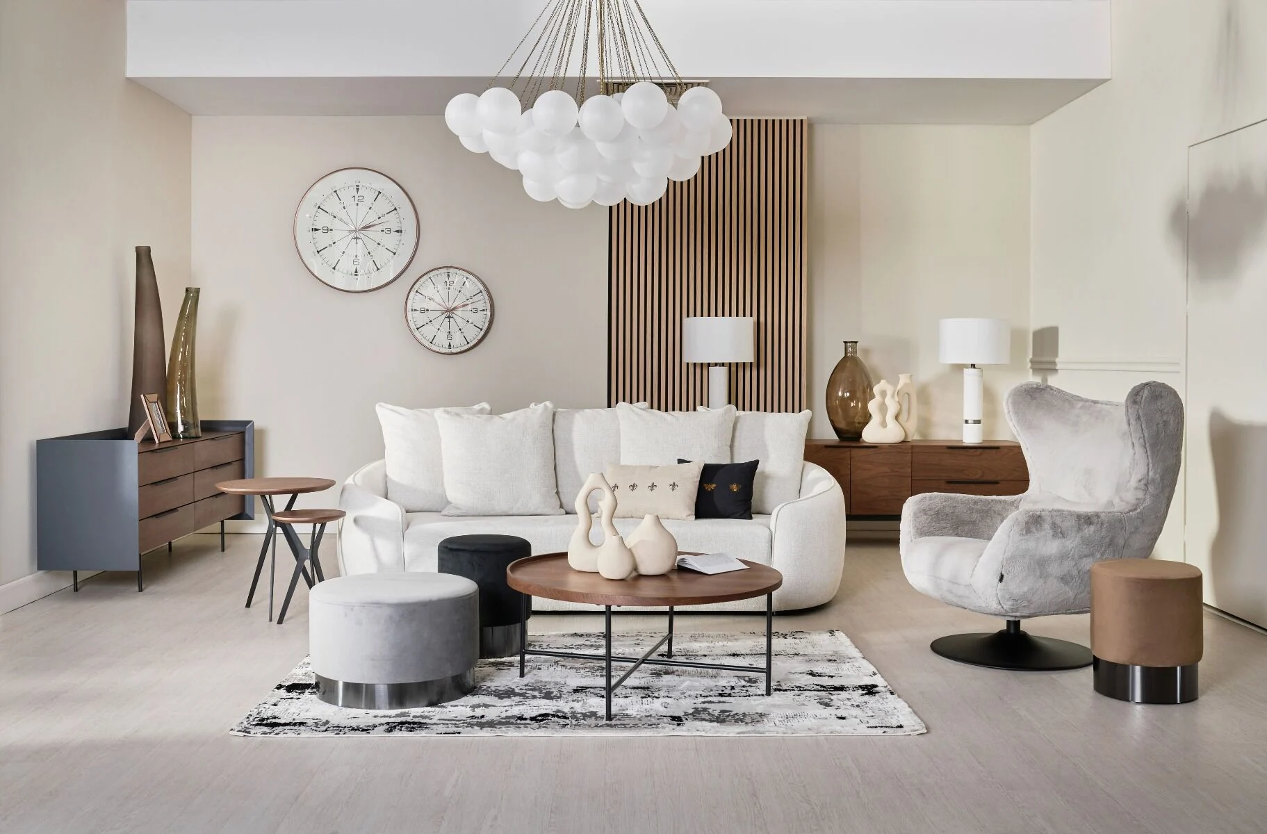 ZEGAR ŚCIENNY w okrągłej miedzianej ramie, biało-czarna tarcz inspirowana kompasem, nowoczesny styl, piękny ZEGAR ŚCIENNY w okrągłej miedzianej ramie, biało-czarna tarcz inspirowana kompasem, nowoczesny styl, piękny