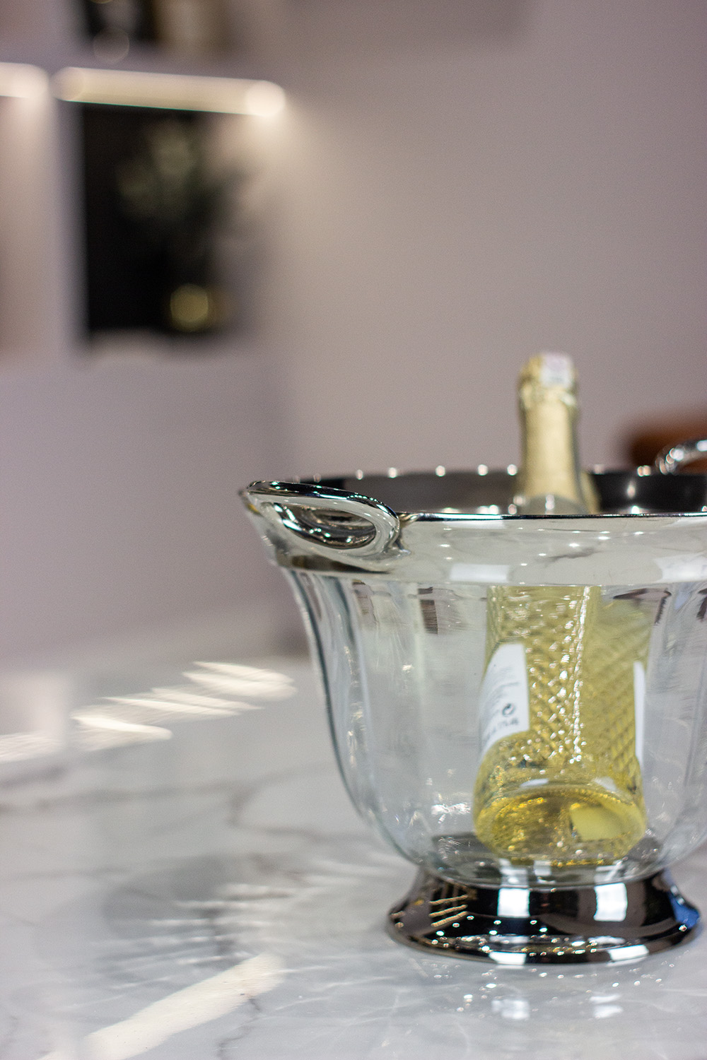 COOLER szklany z srebrnymi, metalowymi detalami, klasyczny styl, dekoracyjny COOLER szklany z srebrnymi, metalowymi detalami, klasyczny styl, dekoracyjny