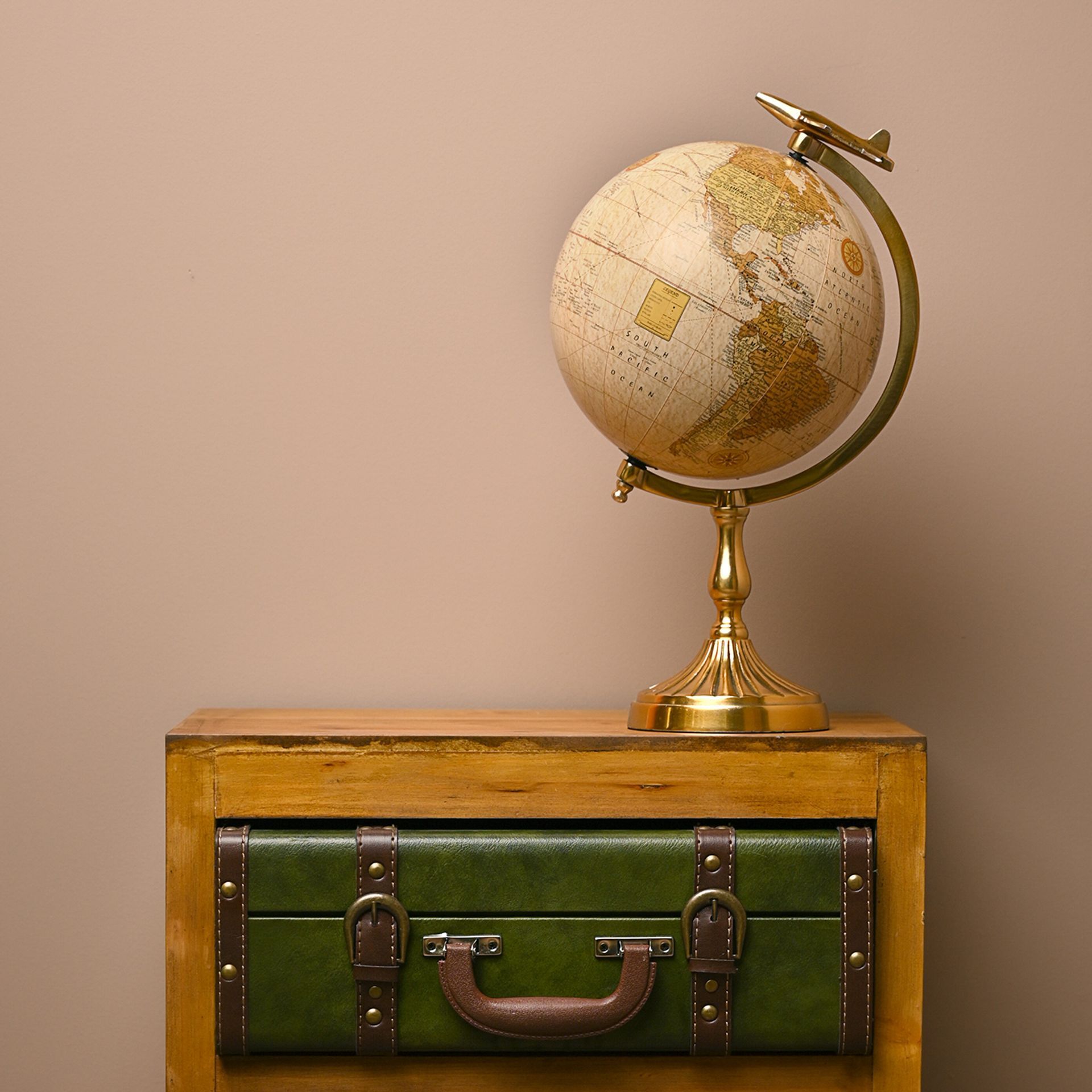 GLOBUS DEKORACYJNY w złotym, błyszczącym wykończeniu, gustowny, nowoczesny styl, ekskluzywny GLOBUS DEKORACYJNY w złotym, błyszczącym wykończeniu, gustowny, nowoczesny styl, ekskluzywny