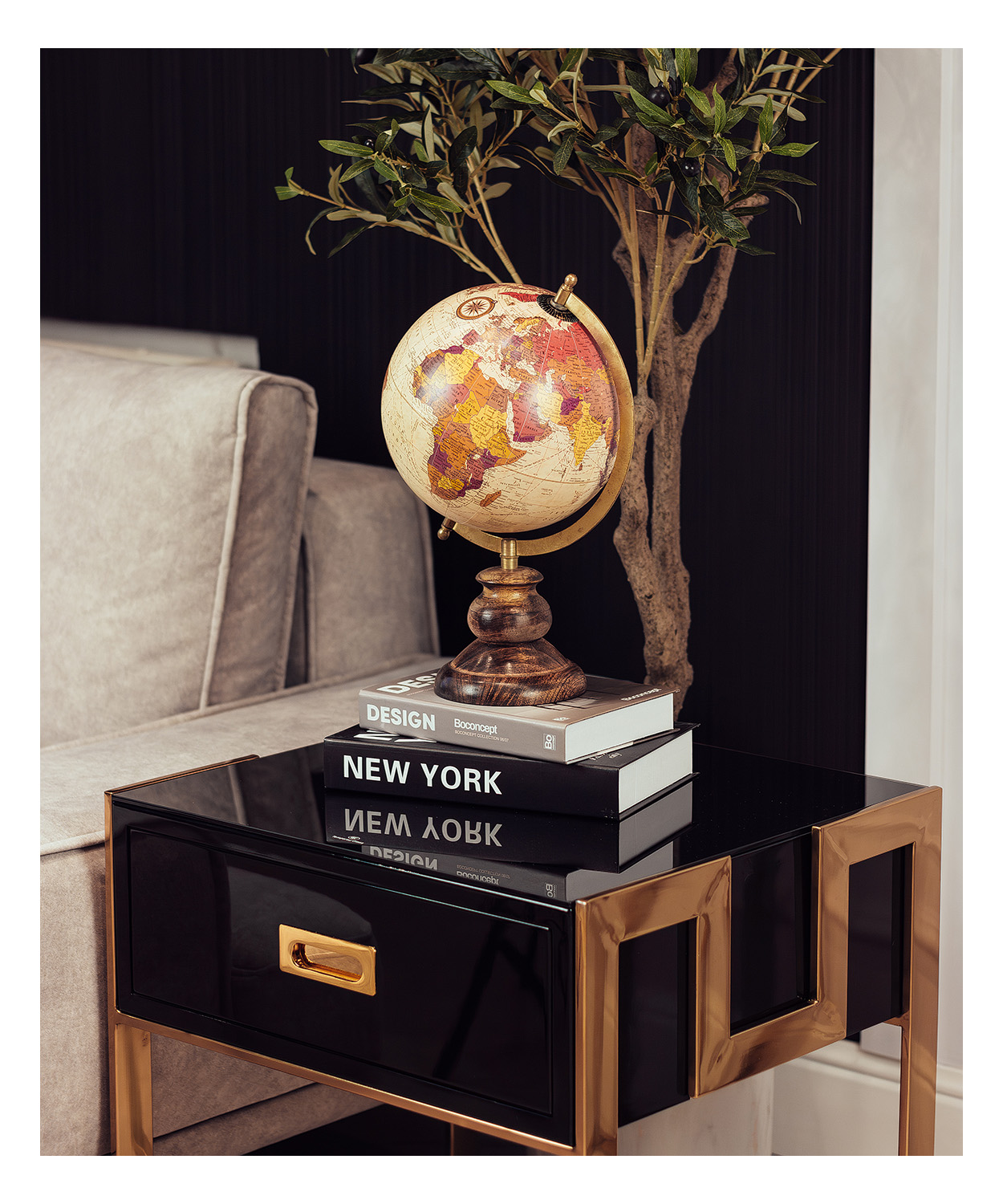 GLOBUS DEKORACYJNY z drewnianym stelażem, kolorowa mapa, klasyczny styl, piękny GLOBUS DEKORACYJNY z drewnianym stelażem, kolorowa mapa, klasyczny styl, piękny