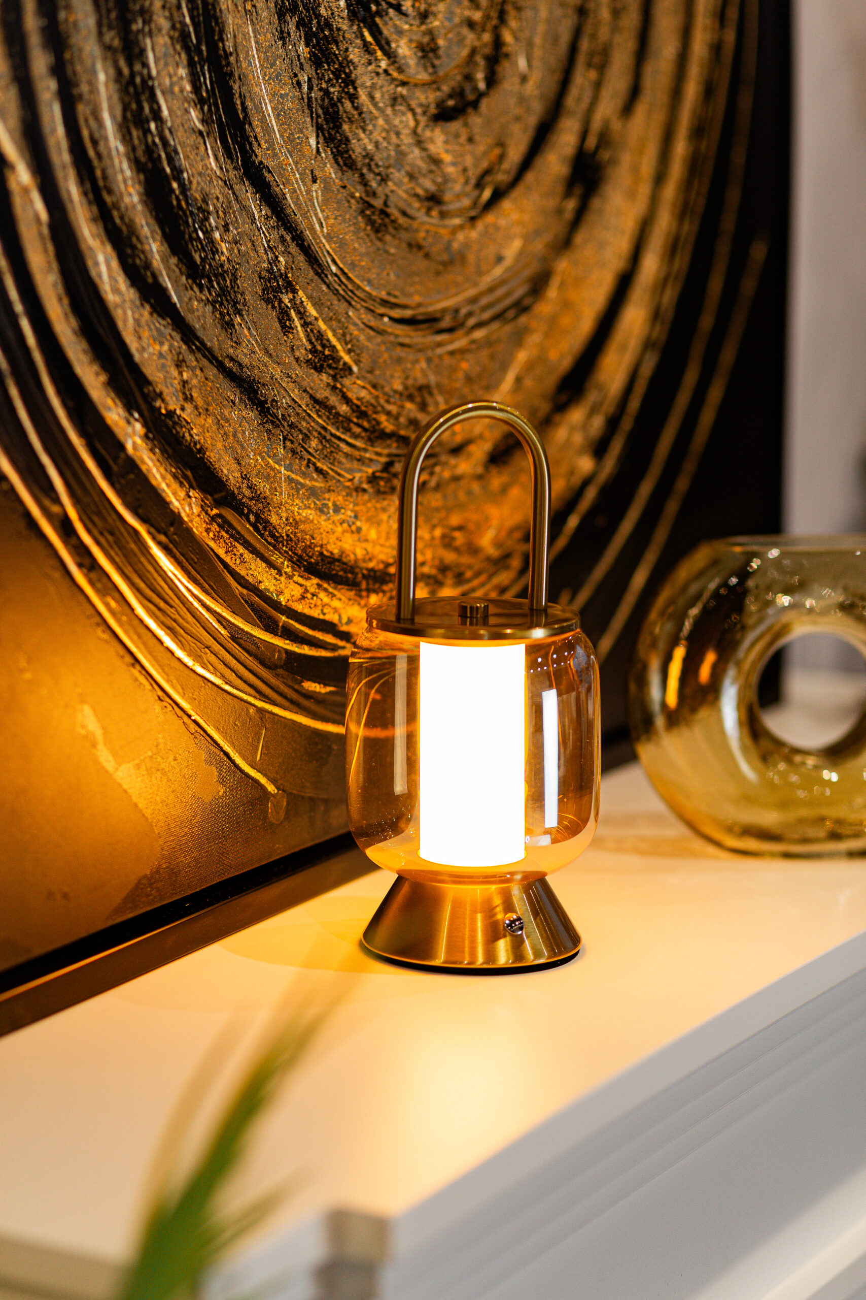 LAMPA STOJĄCA metalowo-szklana, złote wydanie, ładowanie USB, nowoczesna-2 LAMPA STOJĄCA metalowo-szklana, złote wydanie, ładowanie USB, nowoczesna-2