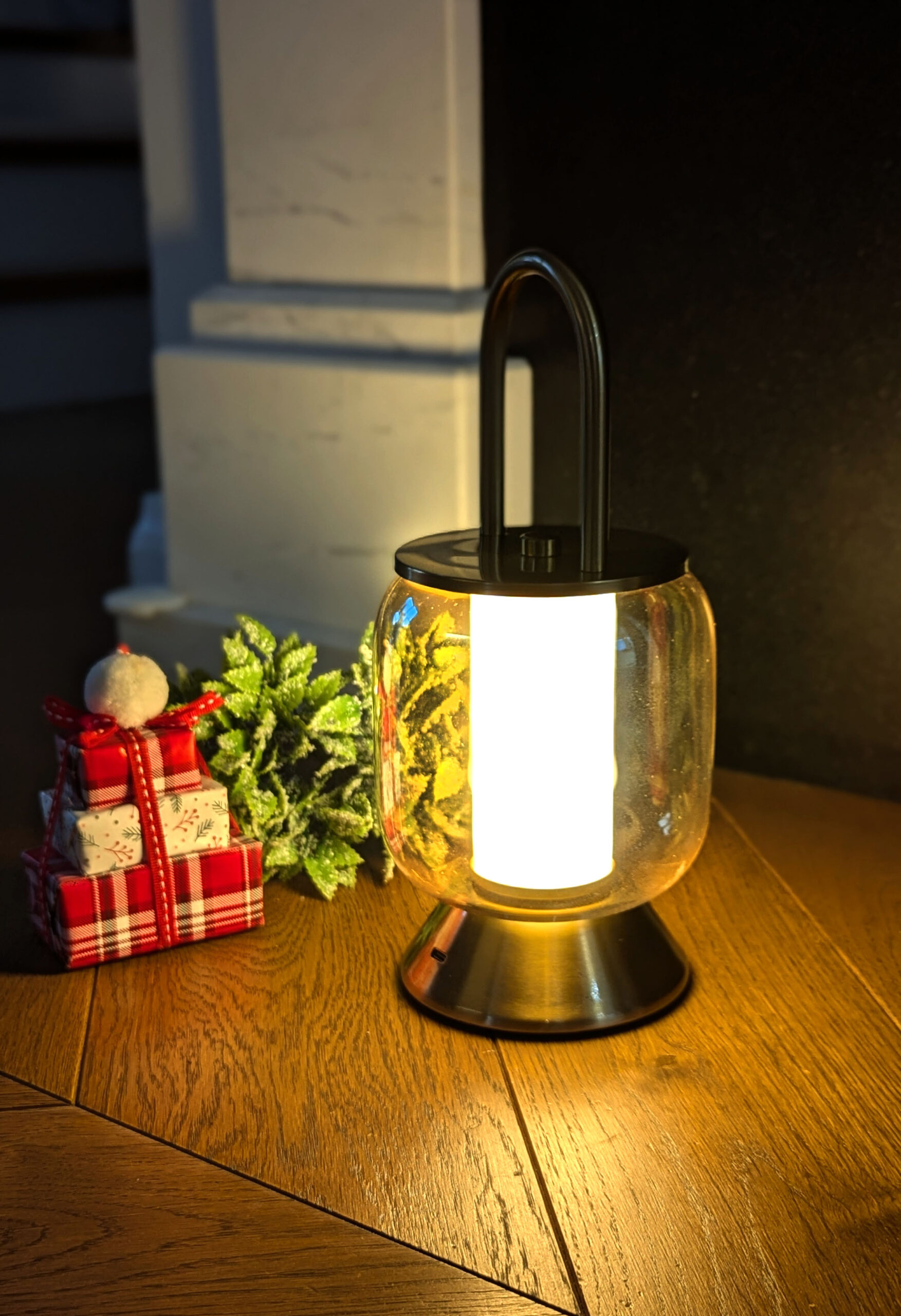 LAMPA STOJĄCA metalowo-szklana, złote wydanie, ładowanie USB, nowoczesna, piękna LAMPA STOJĄCA metalowo-szklana, złote wydanie, ładowanie USB, nowoczesna, piękna