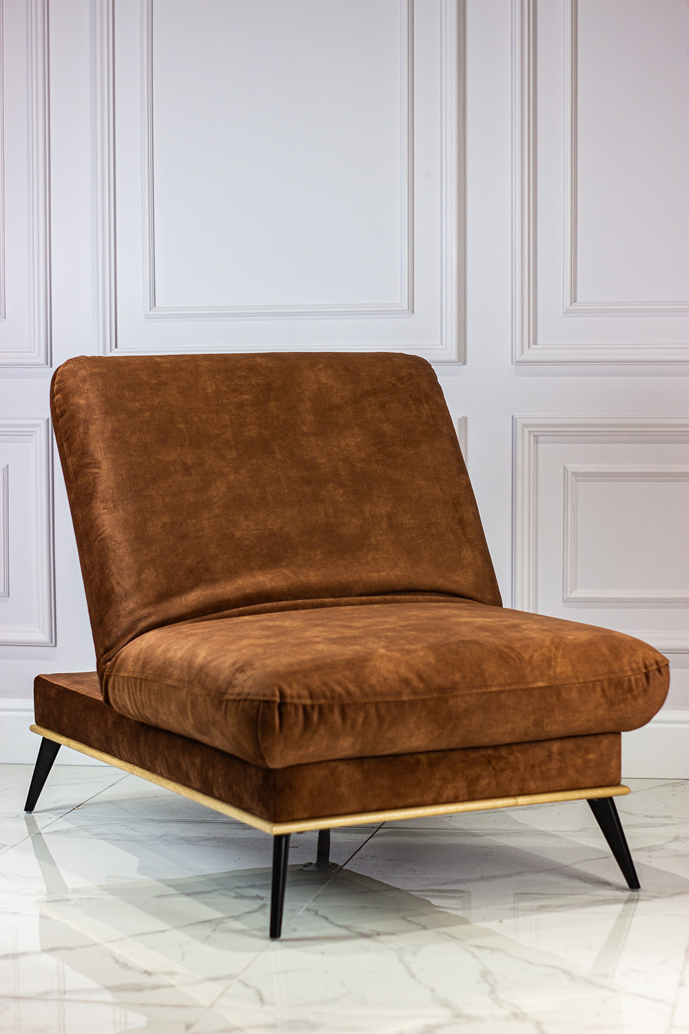 PUFA na metalowych nogach z ramą z drewna bukowego, tkanina do wyboru, nowoczesny styl, rozkładana PUFA na metalowych nogach z ramą z drewna bukowego, tkanina do wyboru, nowoczesny styl, rozkładana