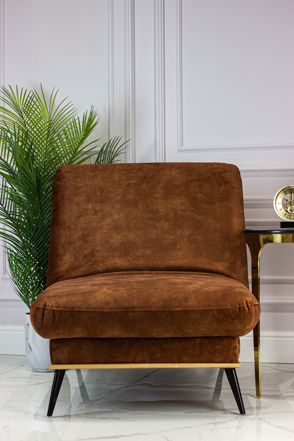 PUFA na metalowych nogach z ramą z drewna bukowego, tkanina do wyboru, nowoczesny styl, wyrafinowana PUFA na metalowych nogach z ramą z drewna bukowego, tkanina do wyboru, nowoczesny styl, wyrafinowana