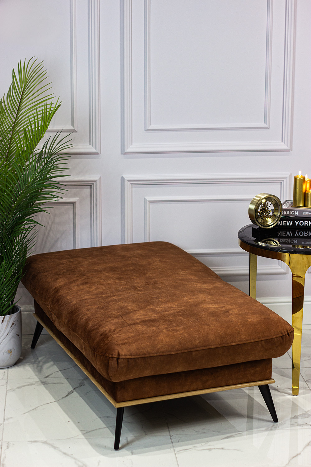 PUFA na metalowych nogach z ramą z drewna bukowego, tkanina do wyboru, nowoczesny styl PUFA na metalowych nogach z ramą z drewna bukowego, tkanina do wyboru, nowoczesny styl