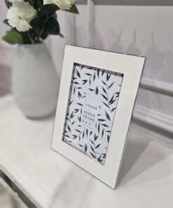 RAMKA NA ZDJĘCIE z białą, grubą ramą, srebrne detale, nowoczesny styl, ekskluzywna