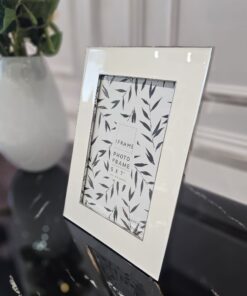 RAMKA NA ZDJĘCIE z białą, grubą ramą, srebrne detale, nowoczesny styl, piękna