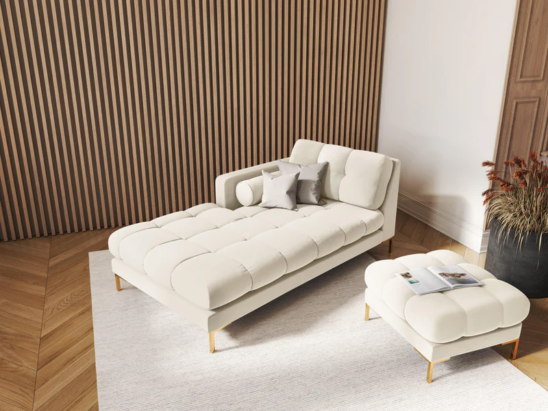 SZEZLONG z przeszywanym siedziskiem na metalowych nogach, aksamitna tapicerka i strona do wyboru, jasnobeżowy-złoty SZEZLONG z przeszywanym siedziskiem na metalowych nogach, aksamitna tapicerka i strona do wyboru, jasnobeżowy-złoty