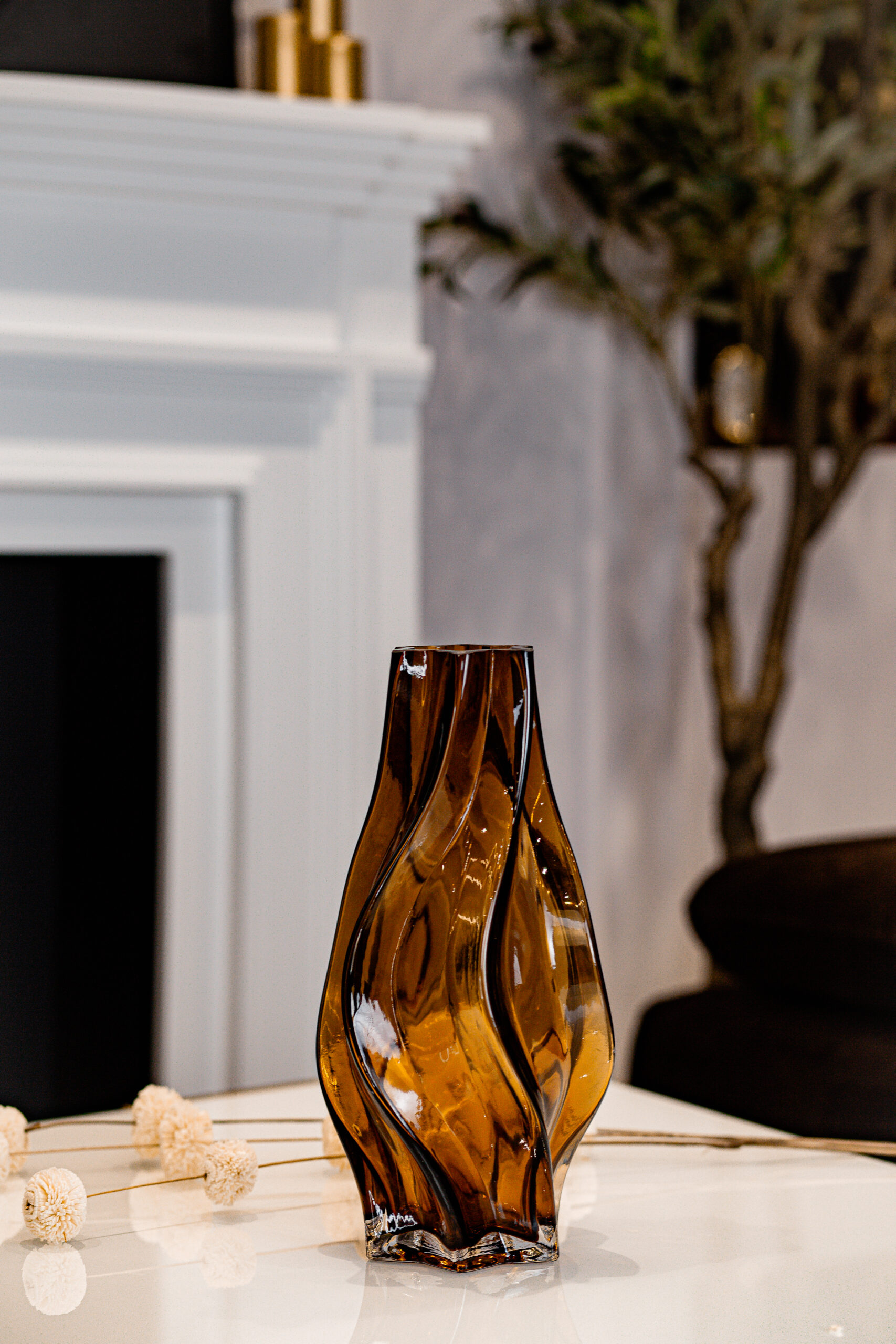 WAZON dekoracyjny z bursztynowego przezroczystego szkła, unikalny kształt, nowoczesny styl, piękny