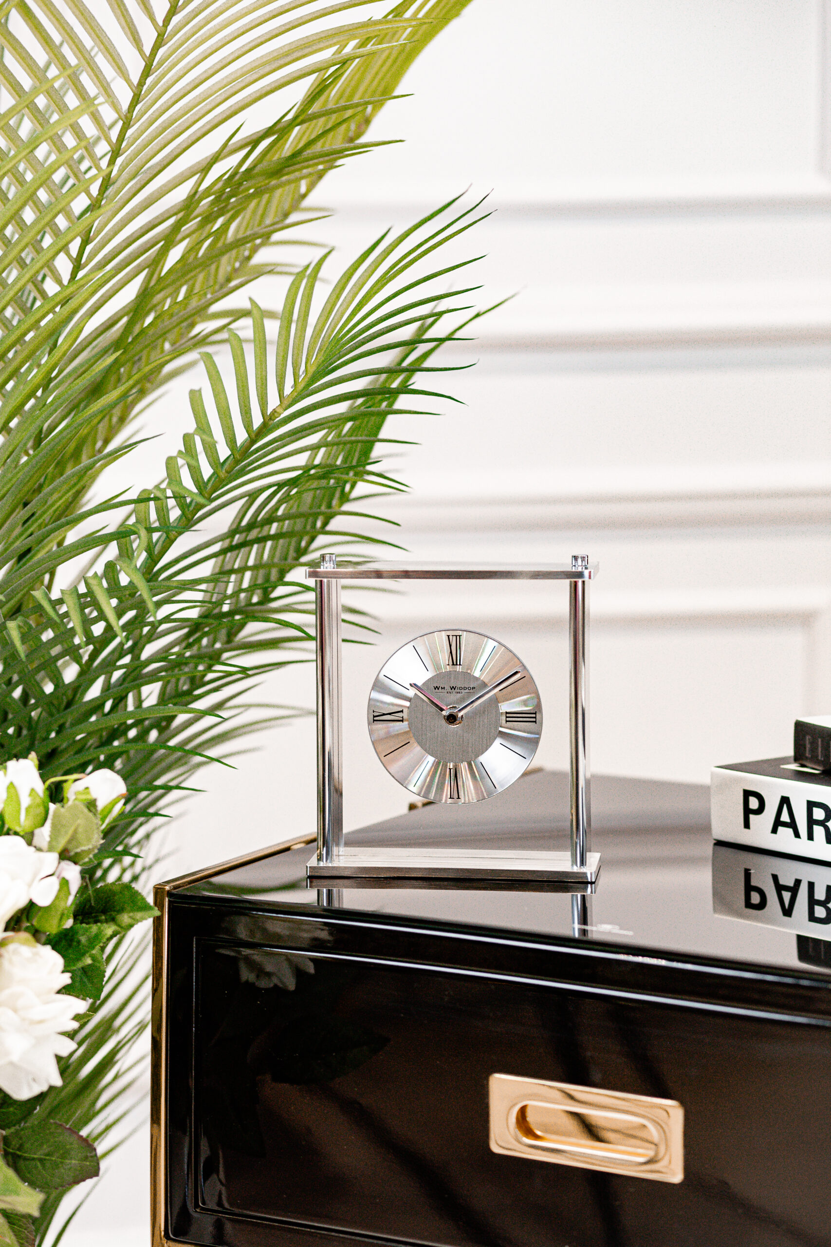 ZEGAR STOJĄCY kwadratowy, srebrny metalowy stelaż, szklany panel, styl nowoczesny-2