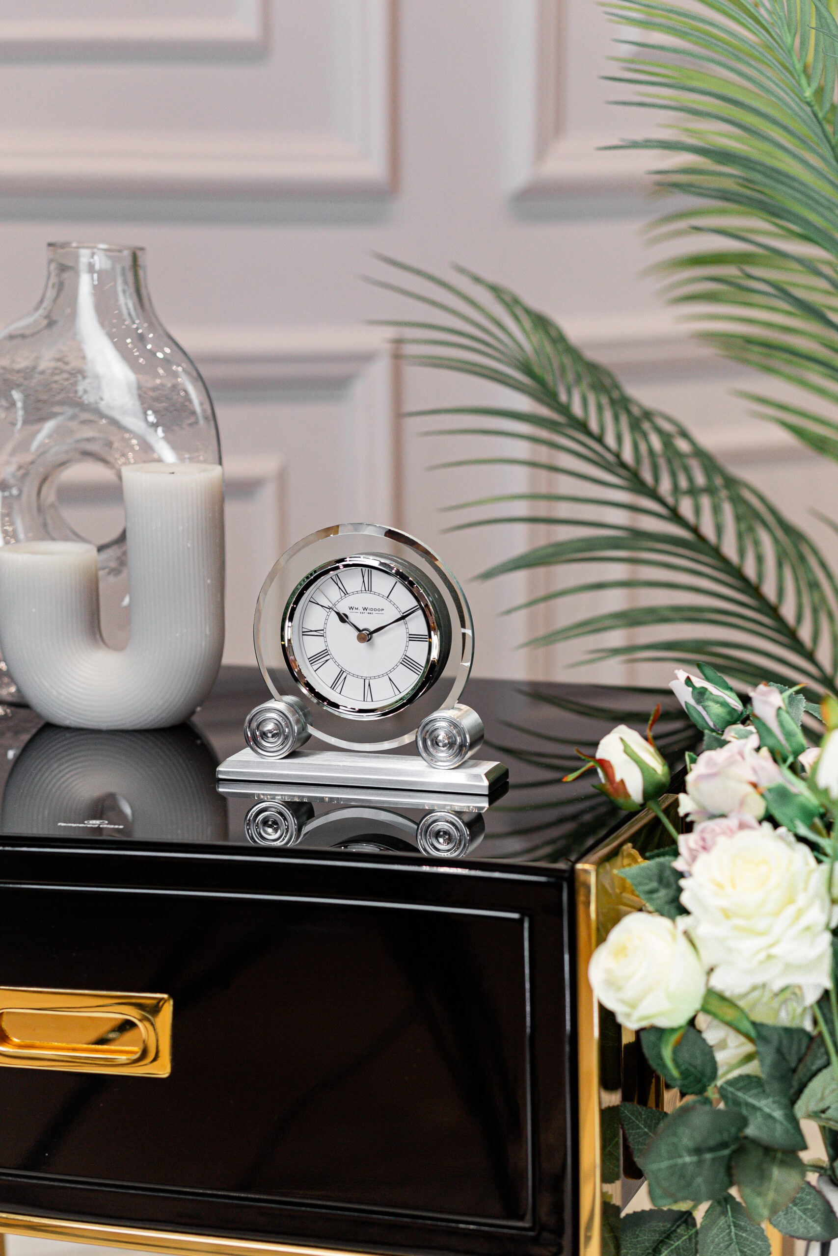 ZEGAR STOJĄCY szklany, okrągły, srebrna metalowa obwódka, klasyczny styl, piękny