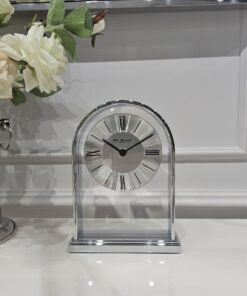 ZEGAR STOJĄCY ze srebrną, metalową ramą i tarczą, szklany panel, nowoczesny styl