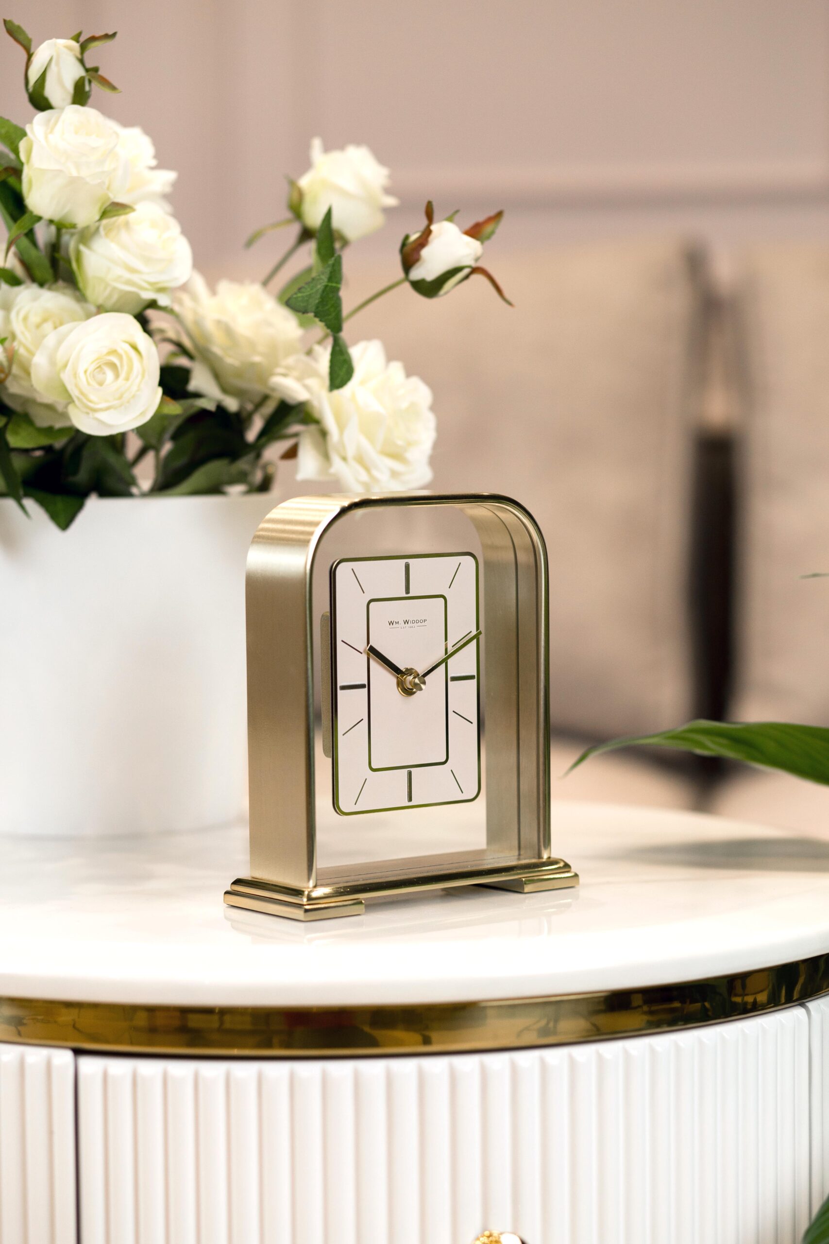 ZEGAR STOJĄCY złoty metalowy o zaokrąglonych rogach, nowoczesny styl, piękny ZEGAR STOJĄCY złoty metalowy o zaokrąglonych rogach, nowoczesny styl, piękny