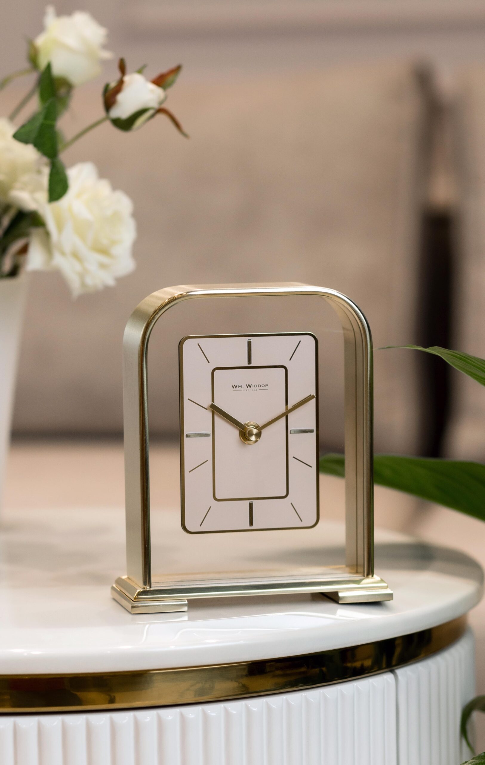 ZEGAR STOJĄCY złoty metalowy o zaokrąglonych rogach, nowoczesny styl, wyjątkowy ZEGAR STOJĄCY złoty metalowy o zaokrąglonych rogach, nowoczesny styl, wyjątkowy