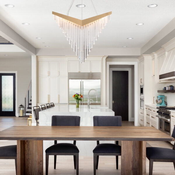 ŻYRANDOL VIVIEN w kształcie litery V, z matowo złotym detalem i akrylowymi rurkami, nowoczesny design, do jadalni ŻYRANDOL VIVIEN w kształcie litery V, z matowo złotym detalem i akrylowymi rurkami, nowoczesny design, do jadalni