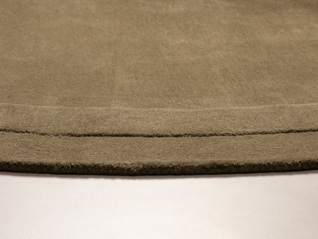 DYWAN Cloria z naturalnej wełny, nowoczesny, designerski kształt, kolor khaki, wyjątkowy DYWAN Cloria z naturalnej wełny, nowoczesny, designerski kształt, kolor khaki, wyjątkowy