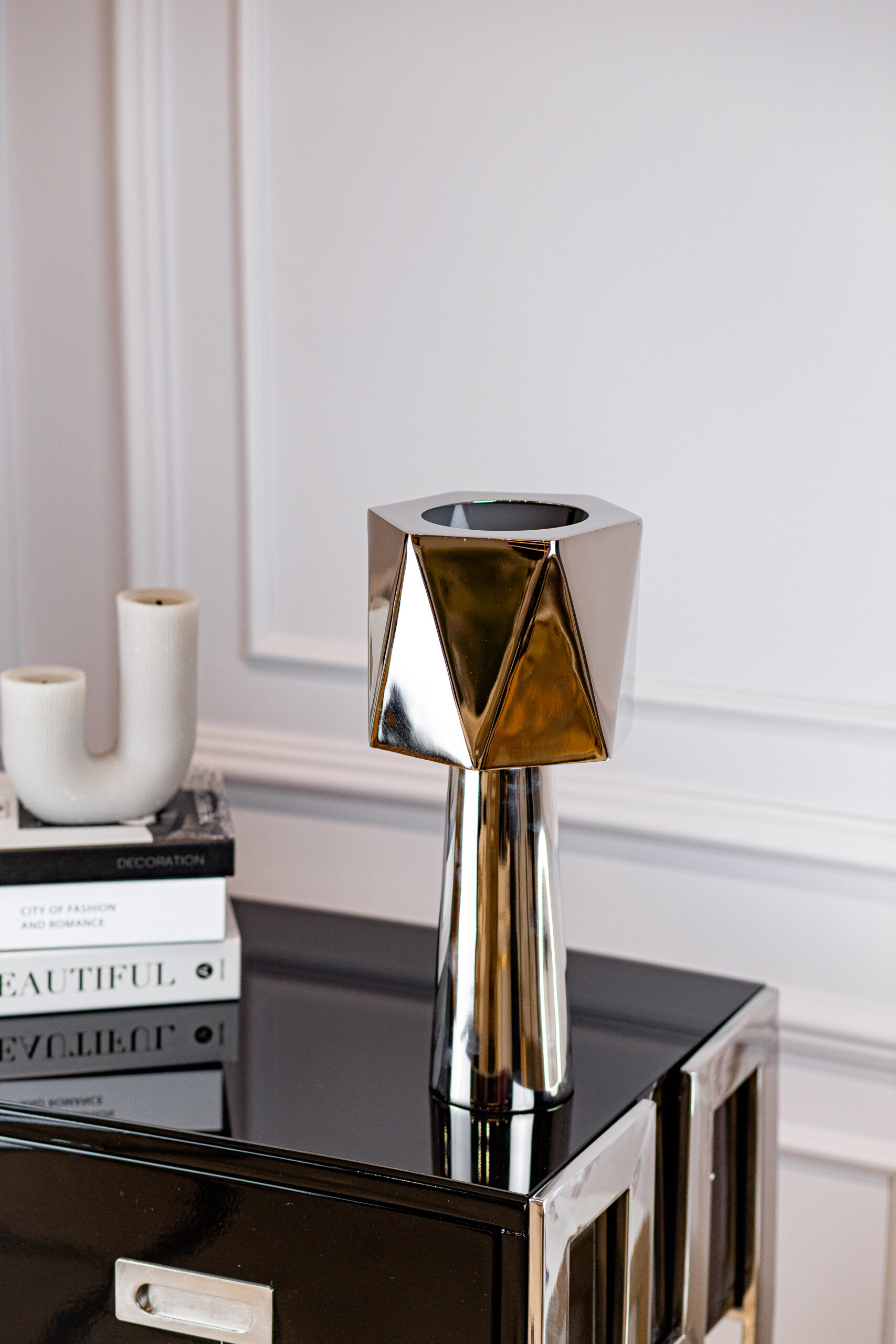 LAMPA STOŁOWA srebrna, aluminiowa, nowoczesny styl, designerski styl-1 LAMPA STOŁOWA srebrna, aluminiowa, nowoczesny styl, designerski styl-1