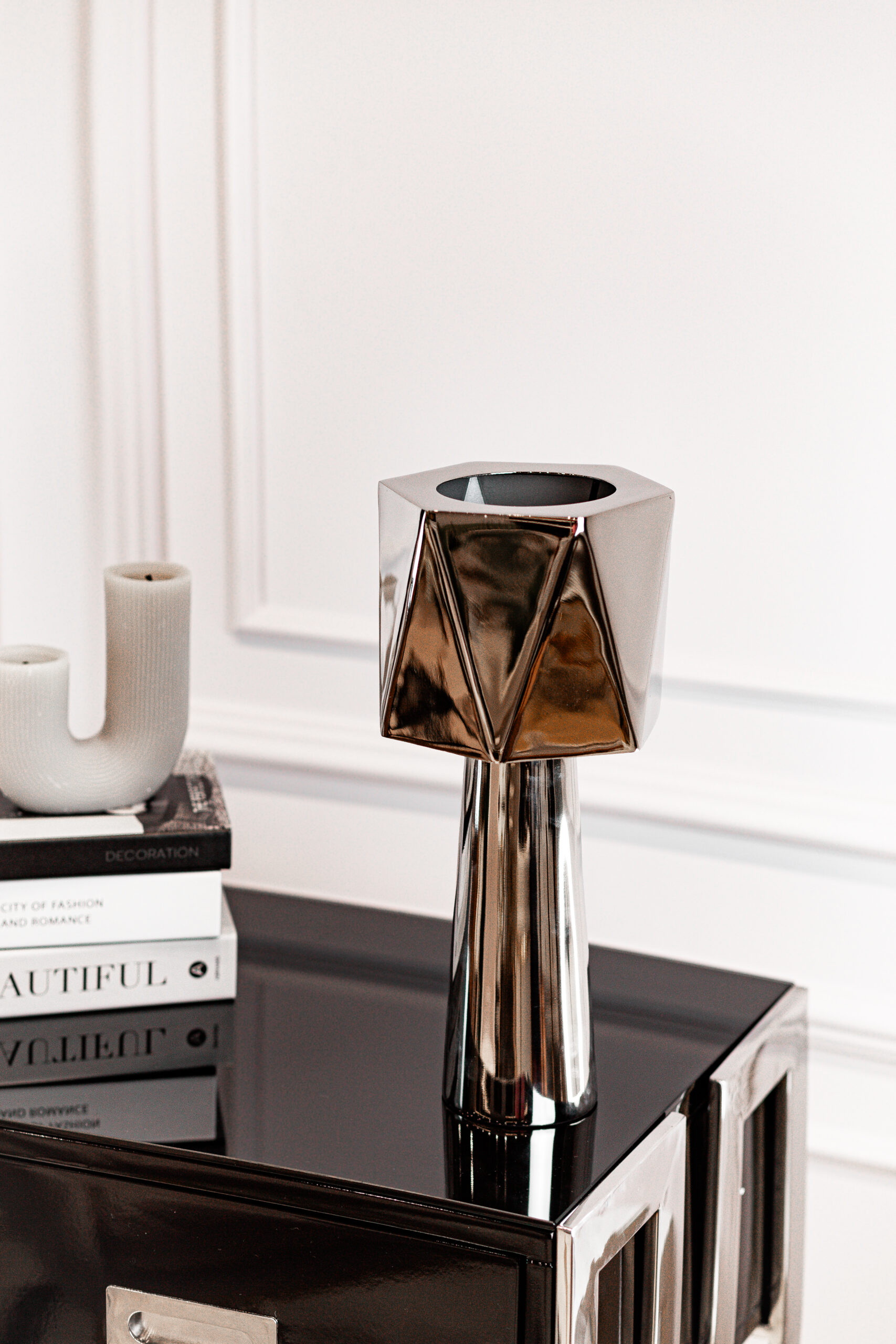 LAMPA STOŁOWA srebrna, aluminiowa, nowoczesny styl, designerski styl-2 LAMPA STOŁOWA srebrna, aluminiowa, nowoczesny styl, designerski styl-2