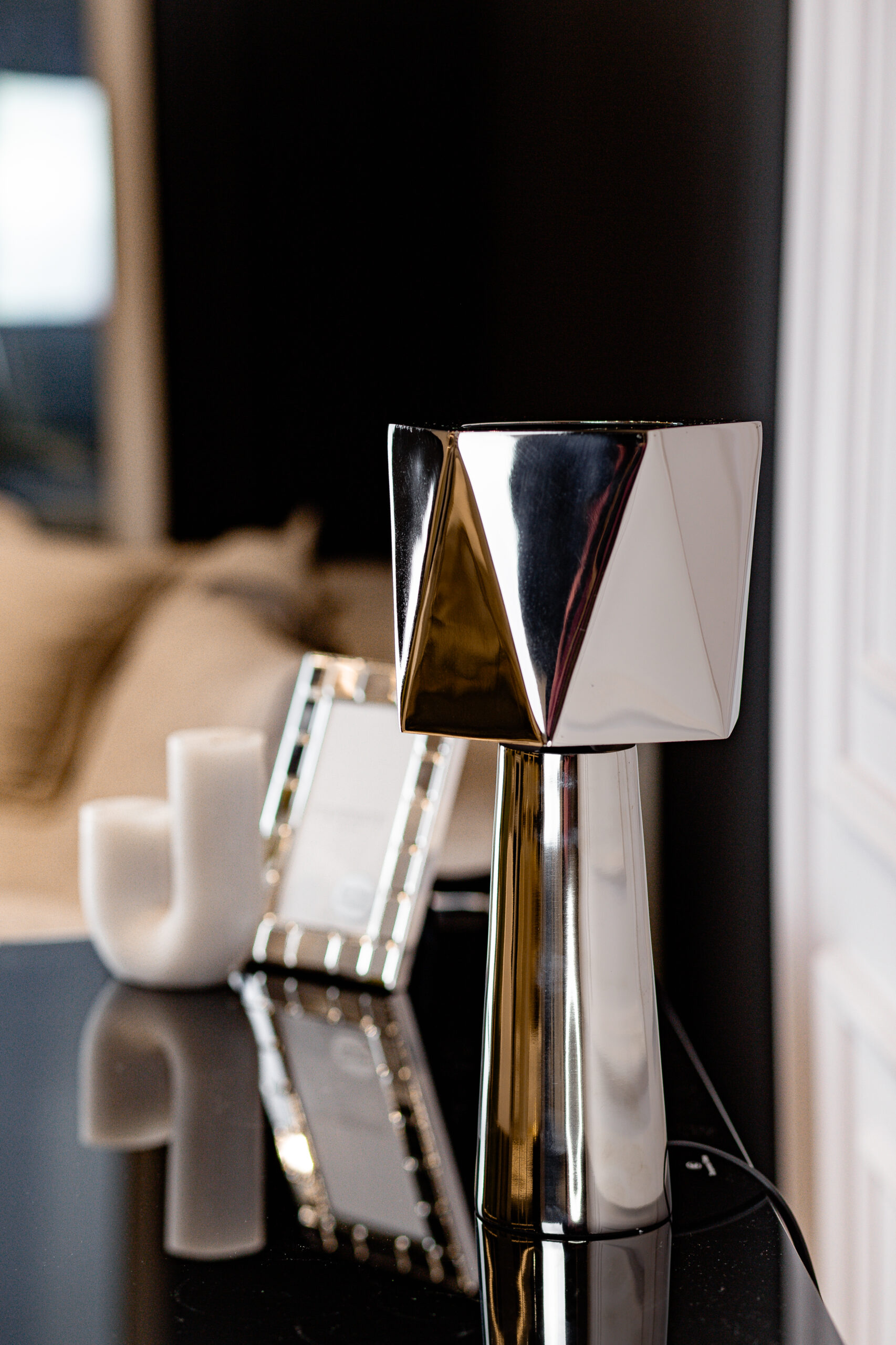 LAMPA STOŁOWA srebrna, aluminiowa, nowoczesny styl, designerski styl-3 LAMPA STOŁOWA srebrna, aluminiowa, nowoczesny styl, designerski styl-3