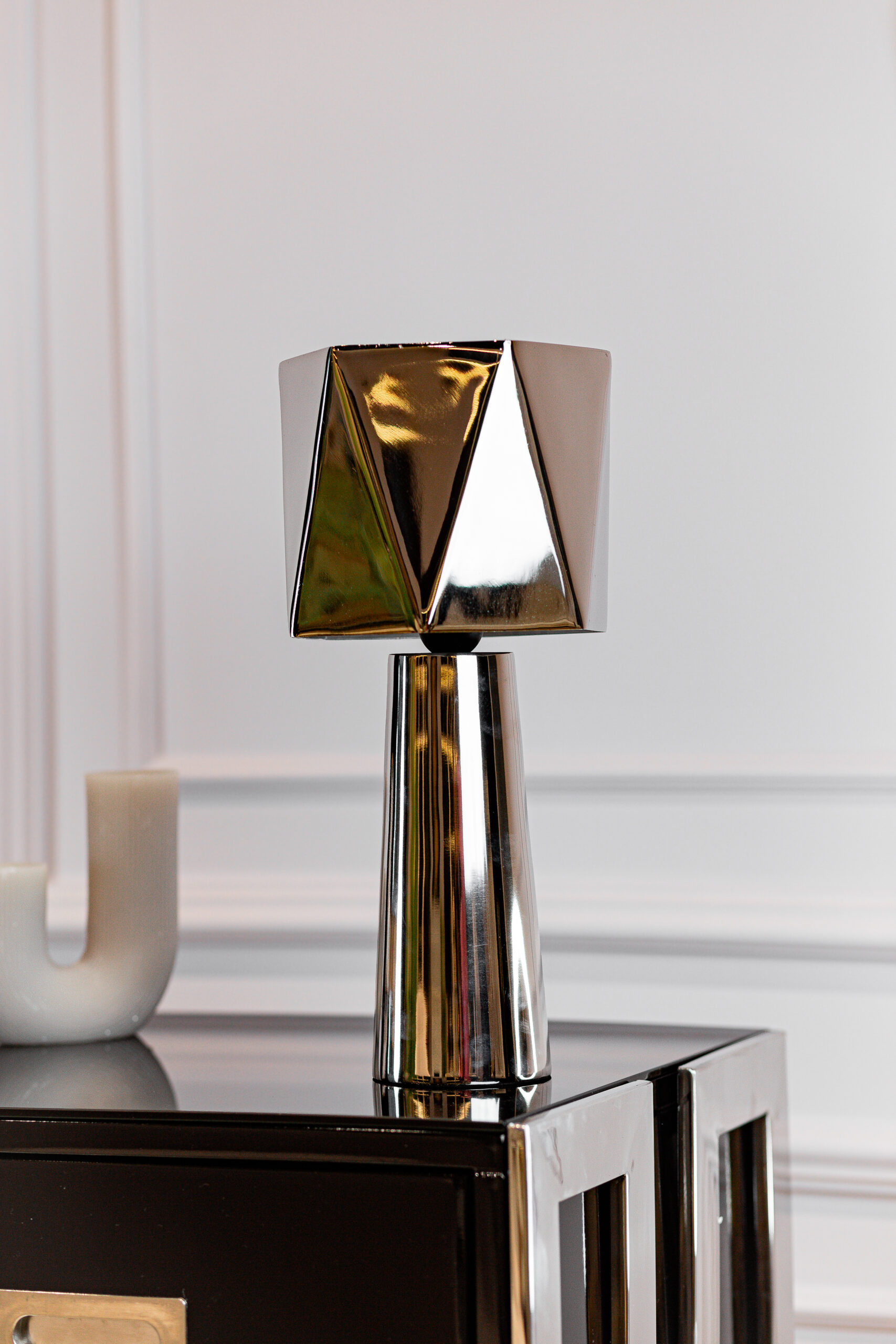 LAMPA STOŁOWA srebrna, aluminiowa, nowoczesny styl, designerski styl-4 LAMPA STOŁOWA srebrna, aluminiowa, nowoczesny styl, designerski styl-4