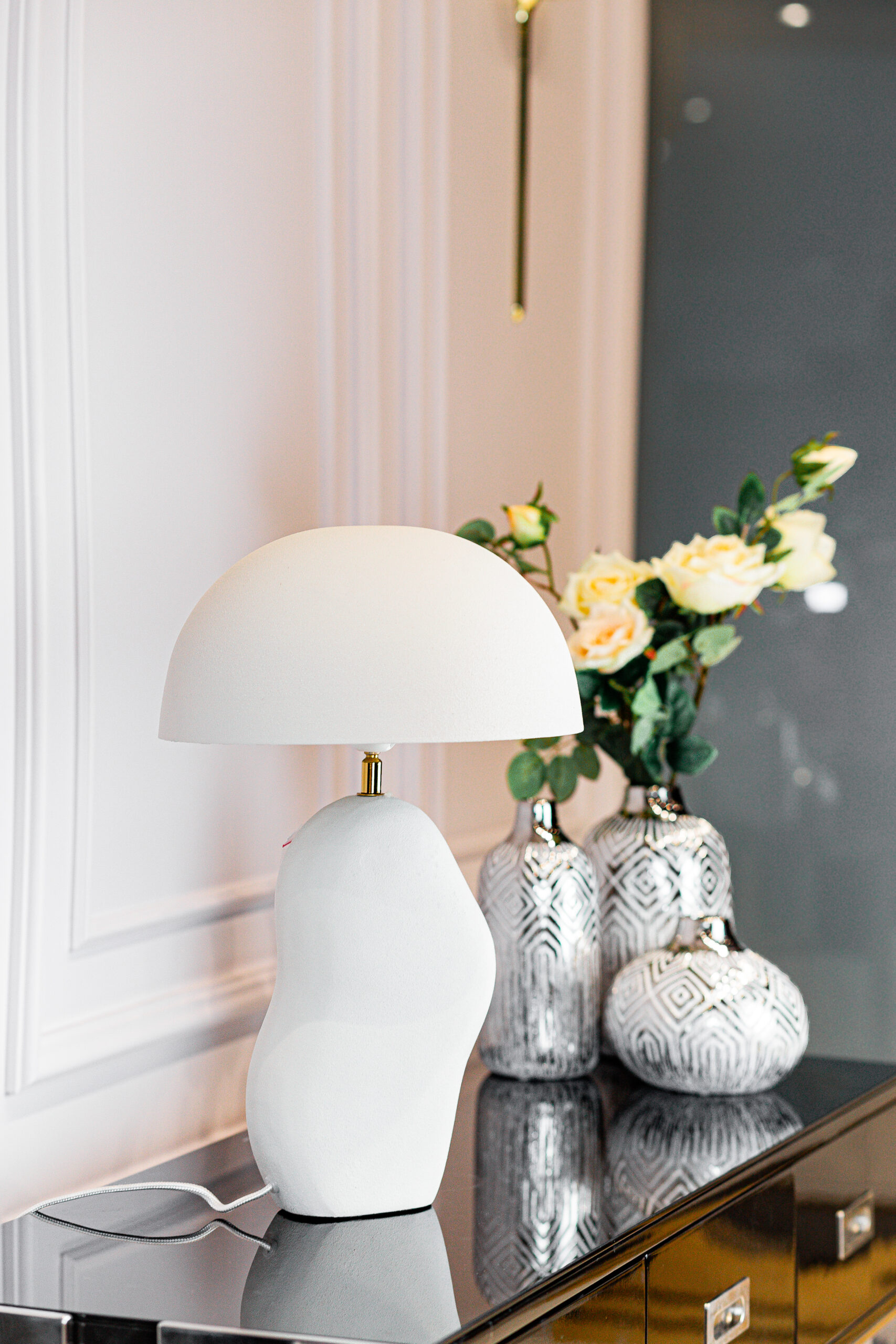 LAMPA STOŁOWA stalowa w białym kolorze o nieregularnym kształcie, designerski styl-4