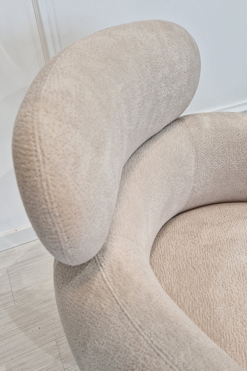 KRZESŁO na czarnych nogach, obrotowe siedzisko, welurowa tkanina, nowoczesny styl, beżowe, ekskluzywne KRZESŁO na czarnych nogach, obrotowe siedzisko, welurowa tkanina, nowoczesny styl, beżowe, ekskluzywne