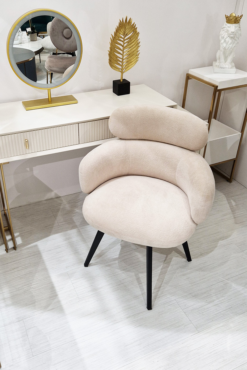 KRZESŁO na czarnych nogach, obrotowe siedzisko, welurowa tkanina, nowoczesny styl, beżowe, wyjątkowe KRZESŁO na czarnych nogach, obrotowe siedzisko, welurowa tkanina, nowoczesny styl, beżowe, wyjątkowe
