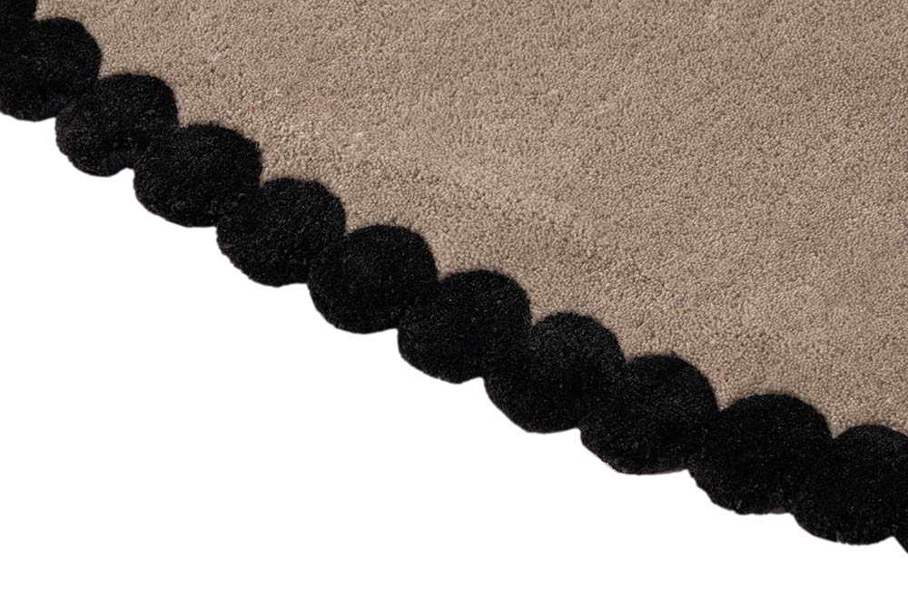 DYWAN Laila Beige Black Round okrągły, beżowy z czarną ramką, ręcznie tkany z wełny nowozelandzkiej i wiskozy, piękny DYWAN Laila Beige Black Round okrągły, beżowy z czarną ramką, ręcznie tkany z wełny nowozelandzkiej i wiskozy, piękny