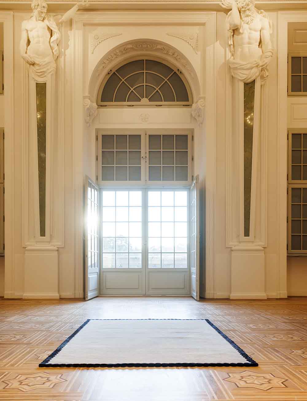 DYWAN Laila Beige Black prostokątny, beżowy z czarną ramką, ręcznie tkany z wełny i wiskozy, wyjątkowy DYWAN Laila Beige Black prostokątny, beżowy z czarną ramką, ręcznie tkany z wełny i wiskozy, wyjątkowy