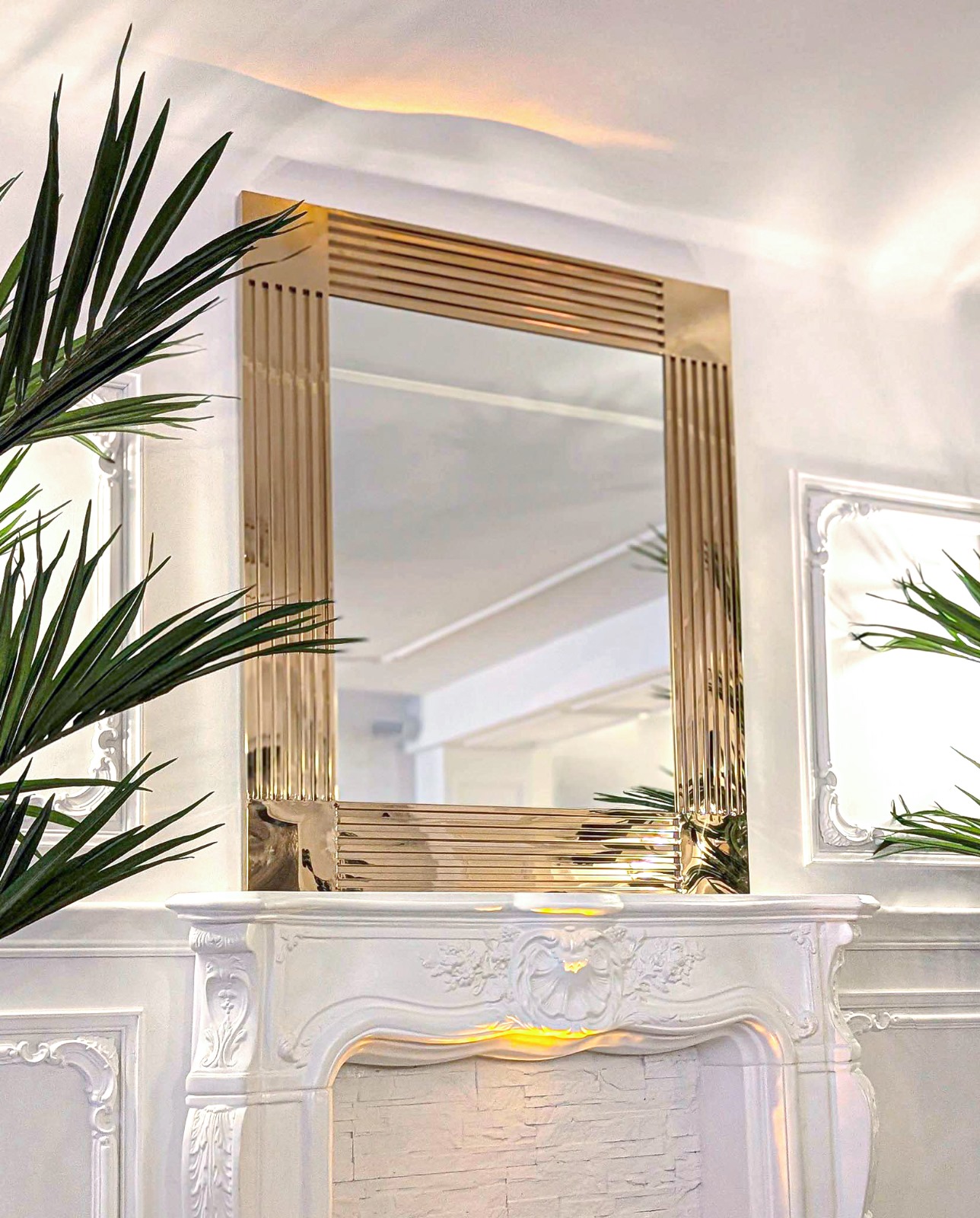 LUSTRO ŚCIENNE prostokątne Majesty w złotej, błyszczącej ramie ze stali nierdzewnej, ciężkie i bardzo eleganckie