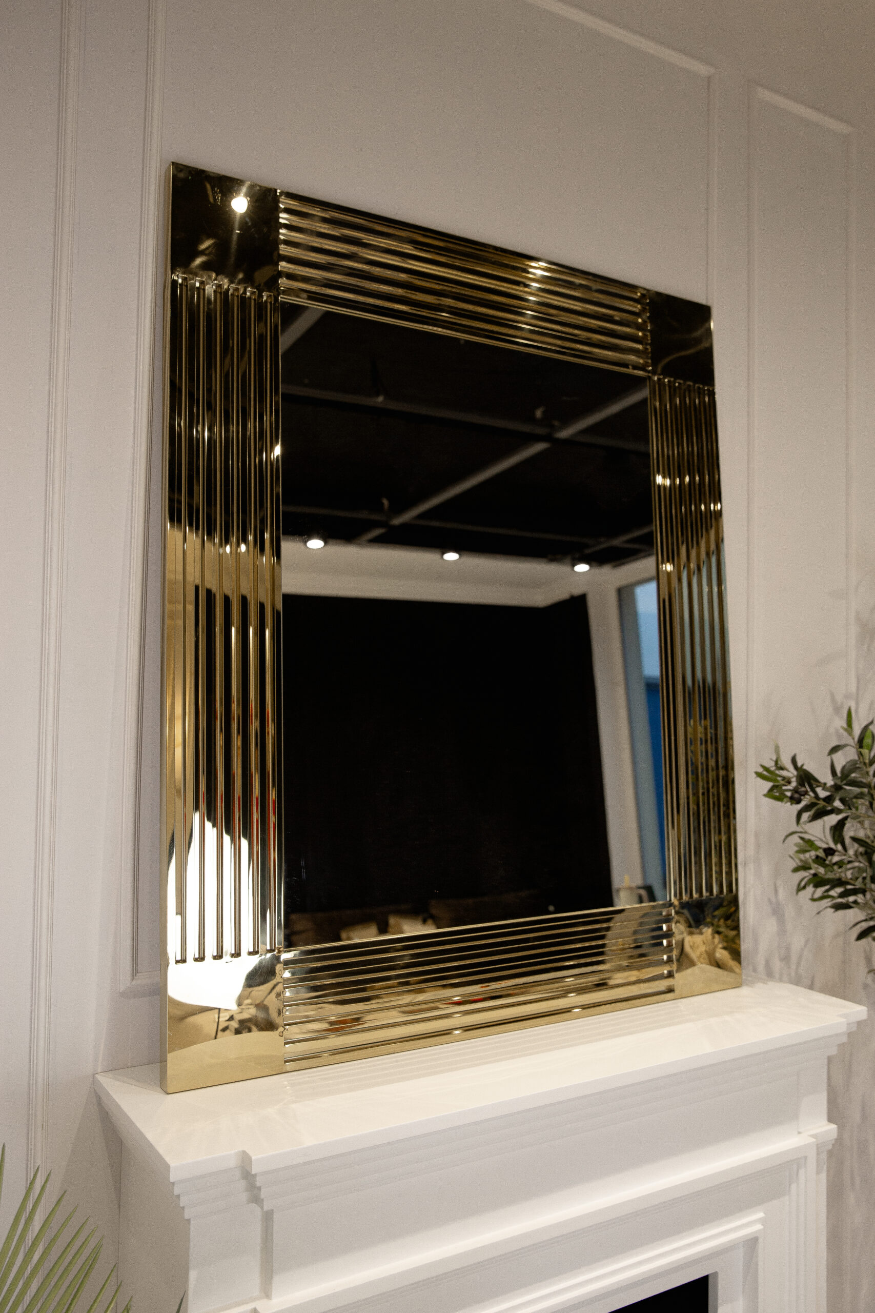 LUSTRO ŚCIENNE prostokątne w złotej, metalowej ramie, nowoczesny styl, ekskluzywne