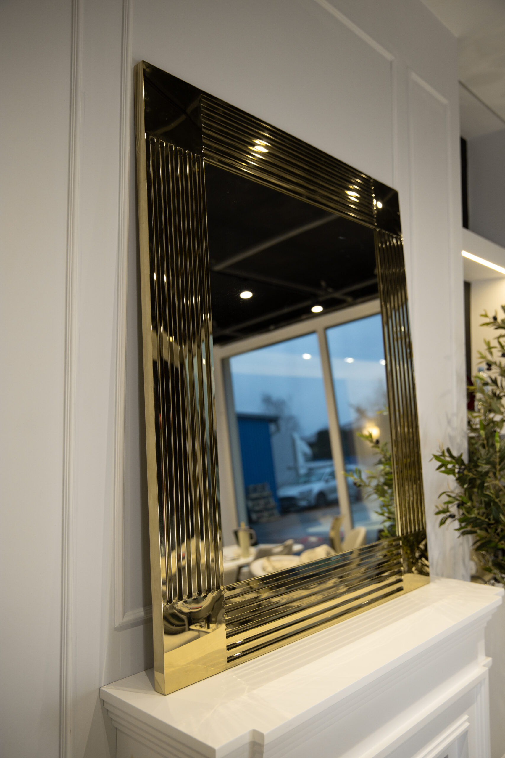 LUSTRO ŚCIENNE prostokątne w złotej, metalowej ramie, nowoczesny styl, piękne