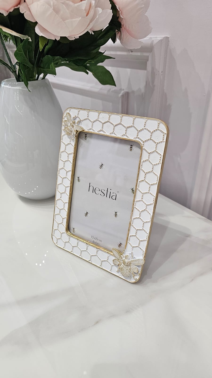 RAMKA NA ZDJĘCIE biało-złota, imitująca plaster miodu, złote pszczoły, nowoczesny styl, piękna RAMKA NA ZDJĘCIE biało-złota, imitująca plaster miodu, złote pszczoły, nowoczesny styl, piękna