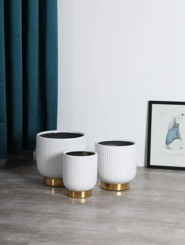 ZESTAW 3 DONIC ryflowanych, biało-złote z ceramiki mrozoodpornej, idealne do ogrodu, wyjątkowe ZESTAW 3 DONIC ryflowanych, biało-złote z ceramiki mrozoodpornej, idealne do ogrodu, wyjątkowe