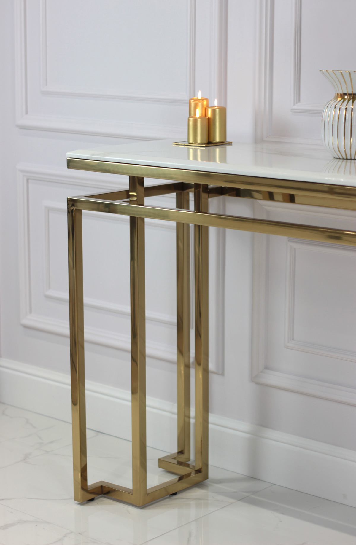 KONSOLA na złotym stelażu z białym blatem z konglomeratu marmurowego, nowoczesne glamour, ekskluzywna
