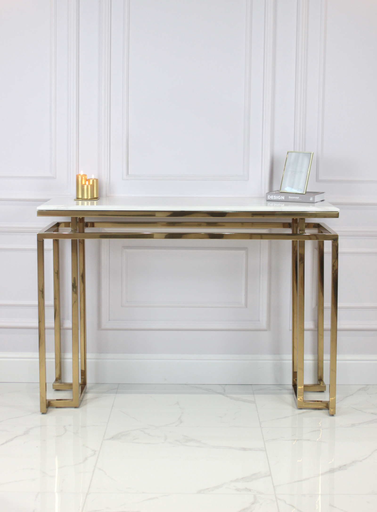 KONSOLA na złotym stelażu z białym blatem z konglomeratu marmurowego, nowoczesne glamour, piękna