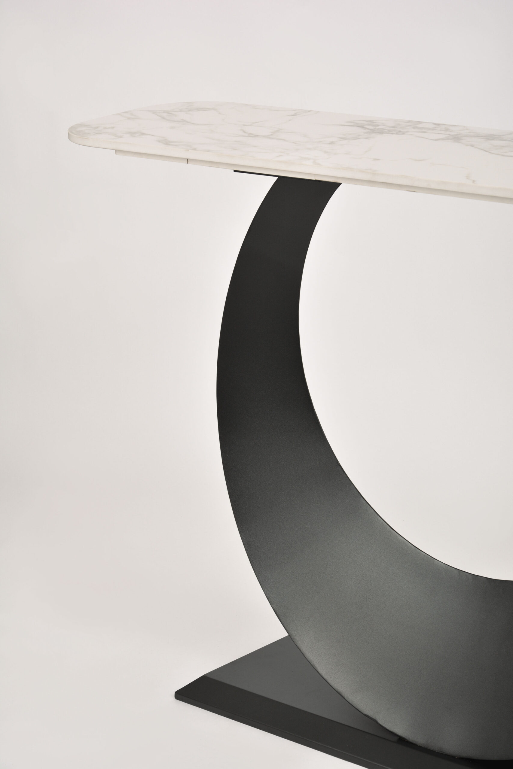 KONSOLA z czarną podstawą z żelaza, kształt księżyca, kamienny, biały blat, designerska 120 cm, premium KONSOLA z czarną podstawą z żelaza, kształt księżyca, kamienny, biały blat, designerska 120 cm, premium