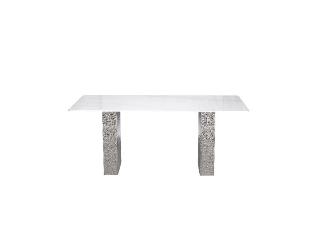 STÓŁ JADALNIANY o srebrnej podstawie z wyjątkową fakturą, biały blat ze spieku kamiennego, nowoczesny styl