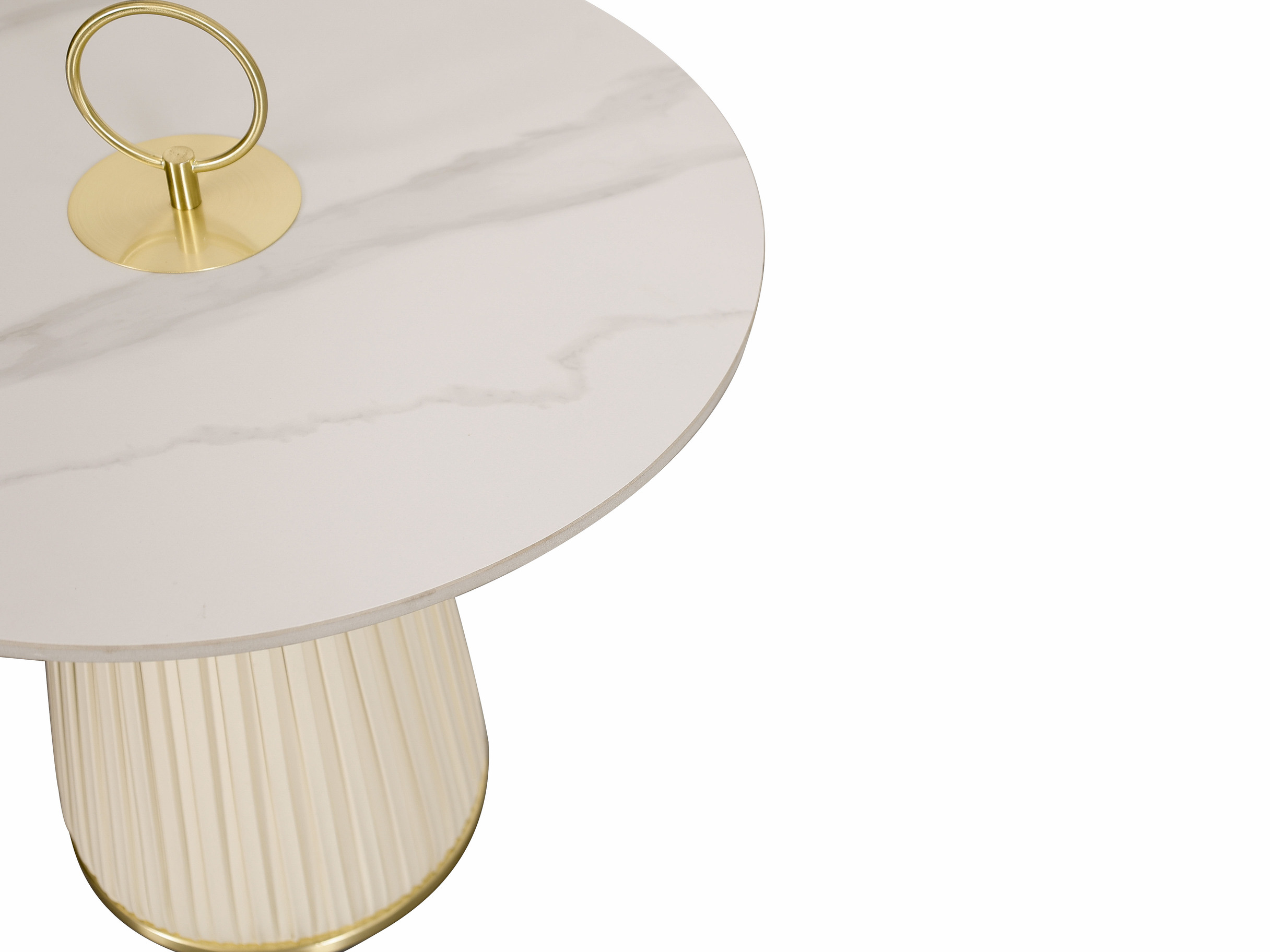 STOLIK KAWOWY o stożkowej podstawie z ekoskóry w pionowe plisy, biały blat ze spieku kamiennego, złote metalowe akcenty, ekskluzywny