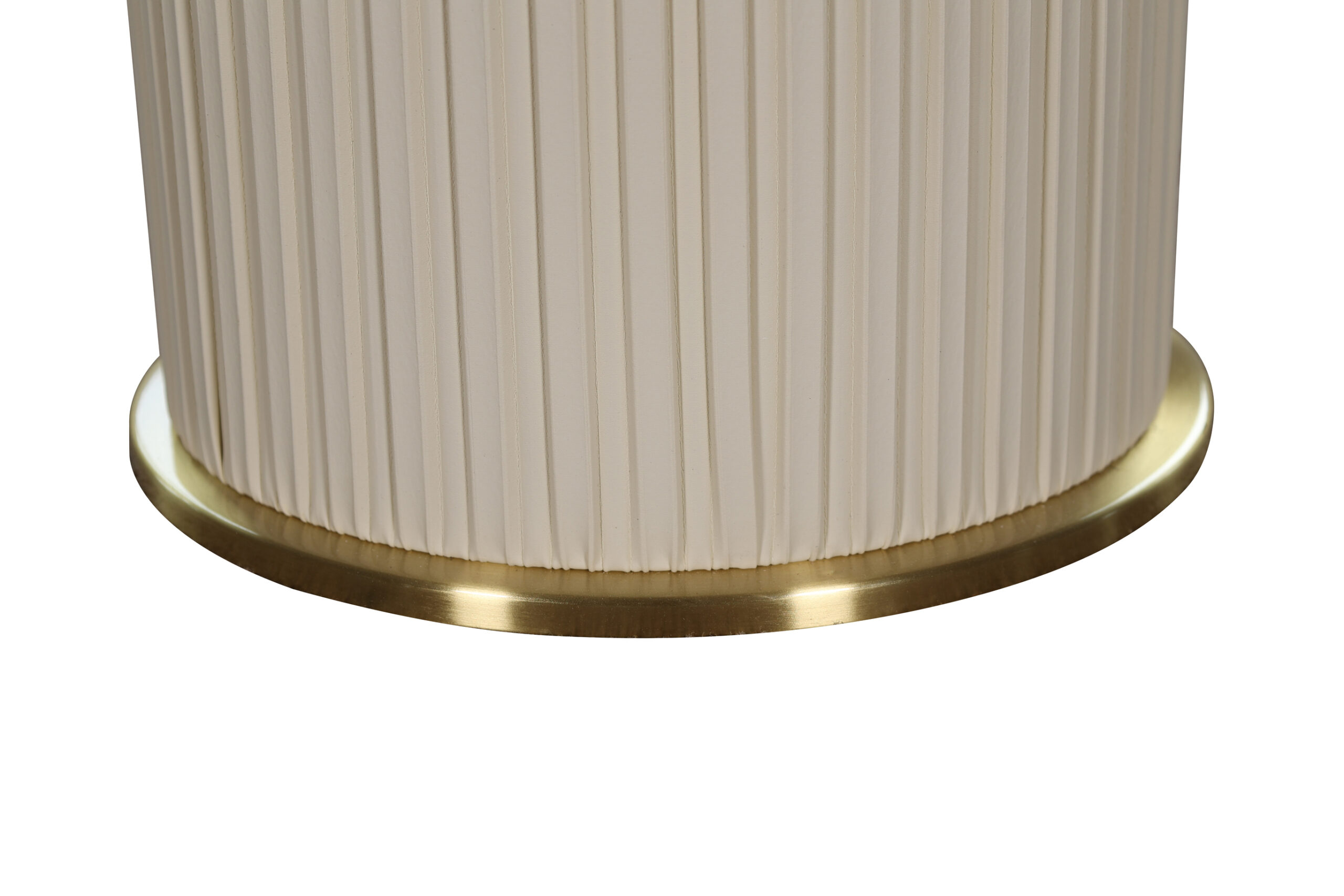 STOLIK KAWOWY o zaokrąglonej ku blatowi nodze z kremowej eko skóry w pionowe plisy, biały blat ze spieku kamiennego, złote detale