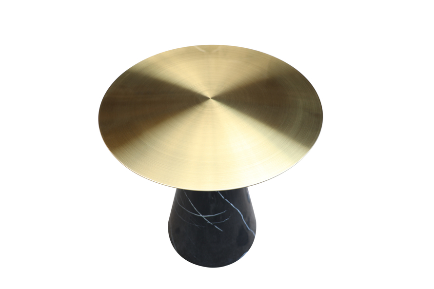 STOLIK POMOCNICZY o czarnej podstawie imitujący marmur w kształcie stożka, okrągły, metalowy, złoty blat, nowoczesny styl, wyjątkowy