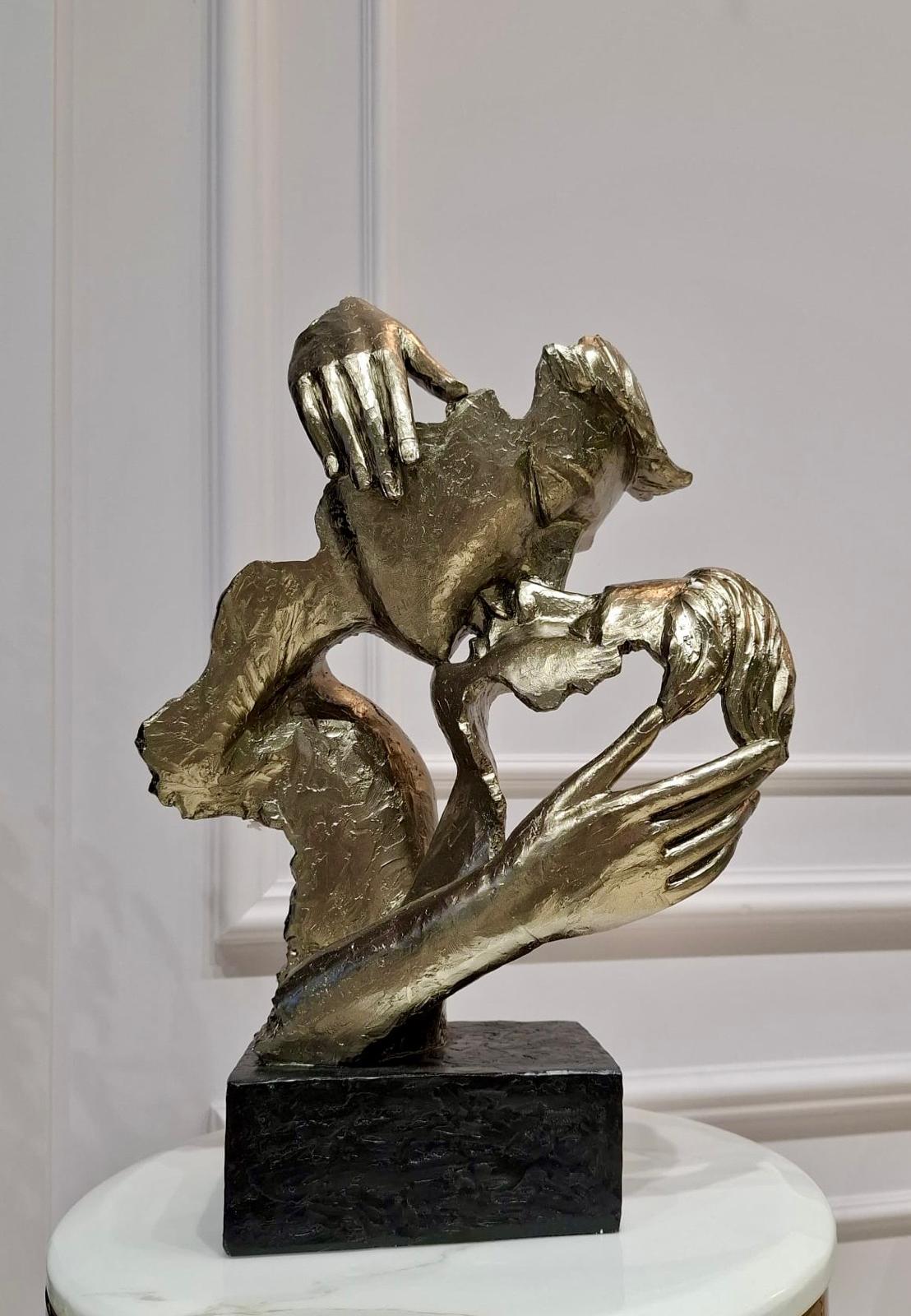 FIGURKA DEKORACYJNA pocałunek pary, brąz, czarna podstawa