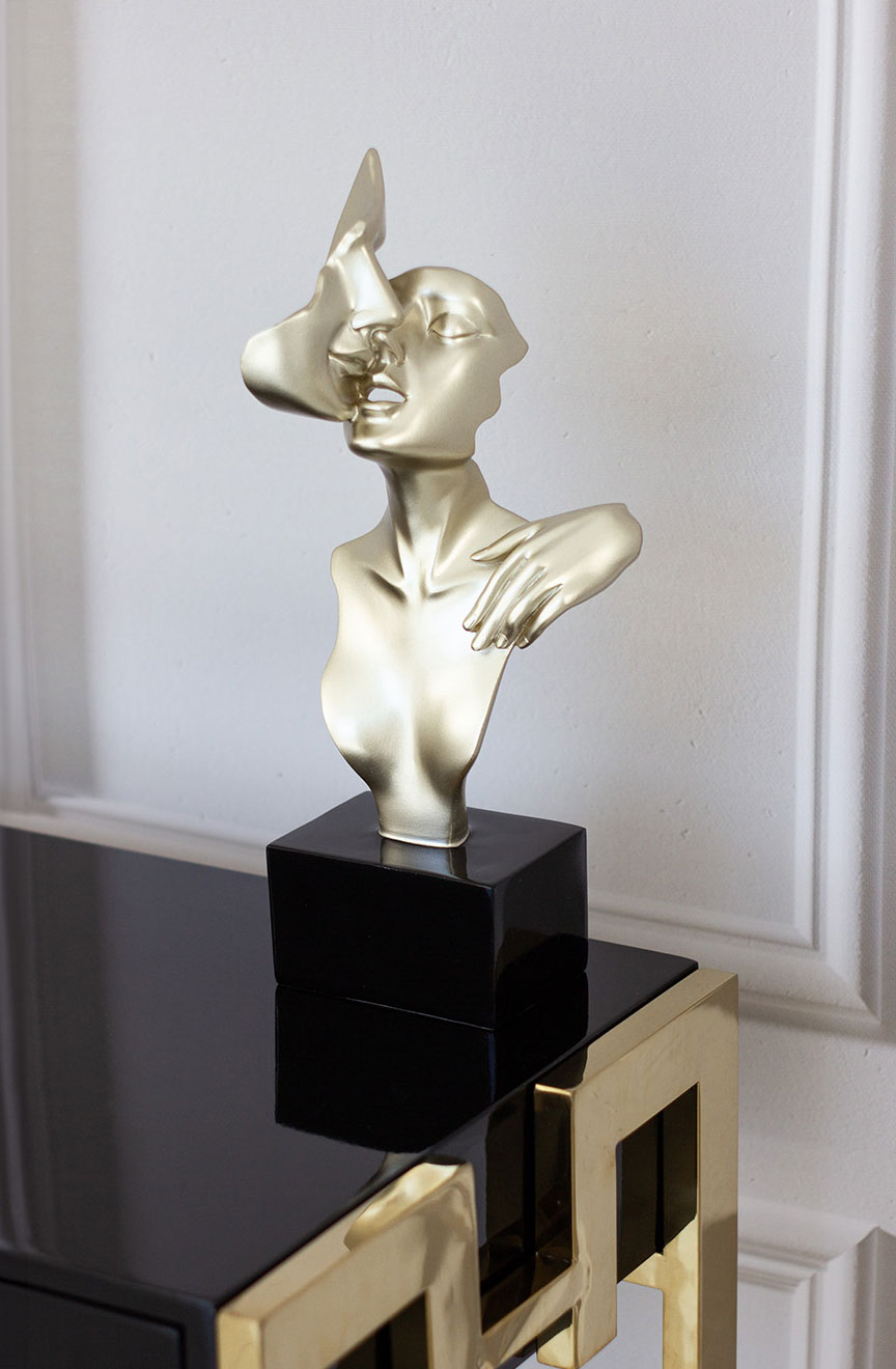 FIGURKA DEKORACYJNA zakochana para, złota, czarna podstawa, piękna