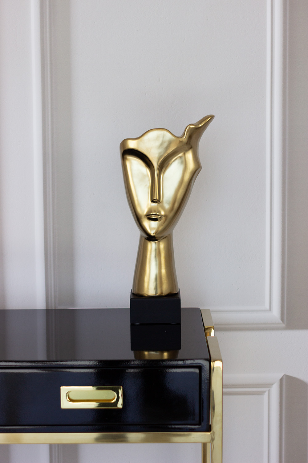 FIGURKA DEKORACYJNA złota, kształt twarzy, czarna podstawa, designerski styl, premium FIGURKA DEKORACYJNA złota, kształt twarzy, czarna podstawa, designerski styl, premium